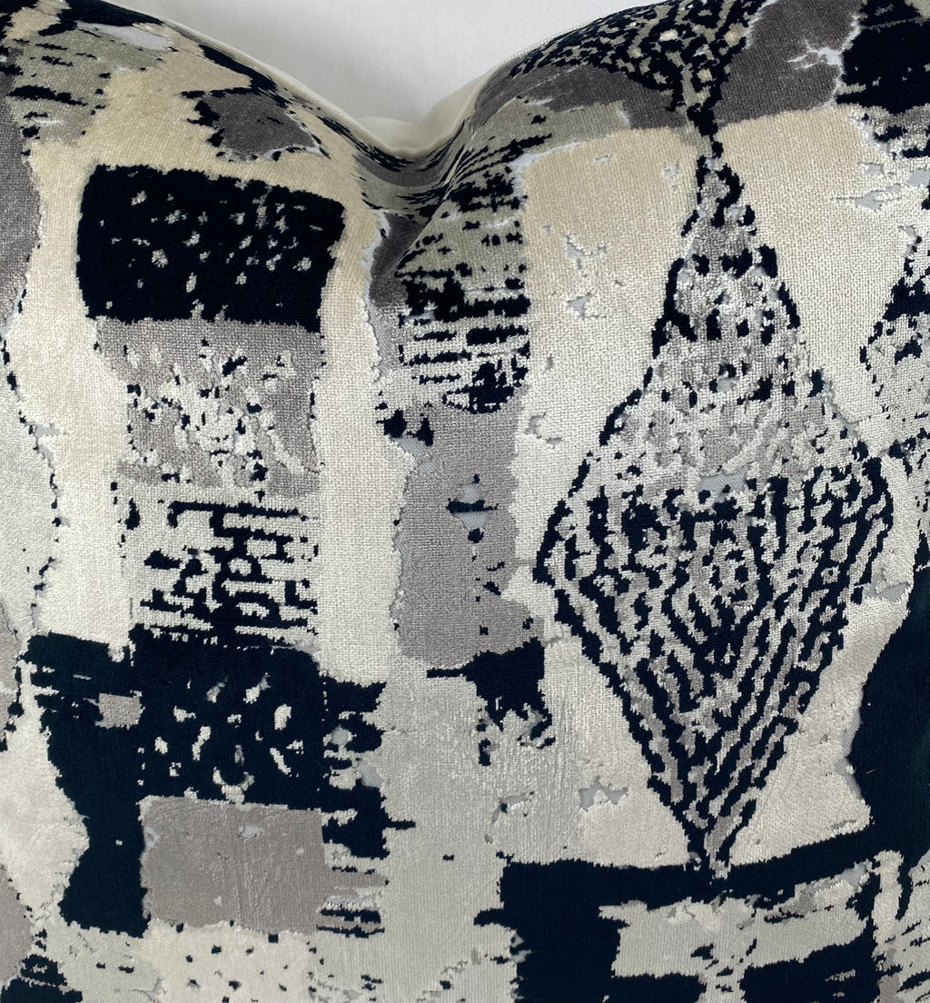 Luxury Pillow – 24" × 24" – Fez