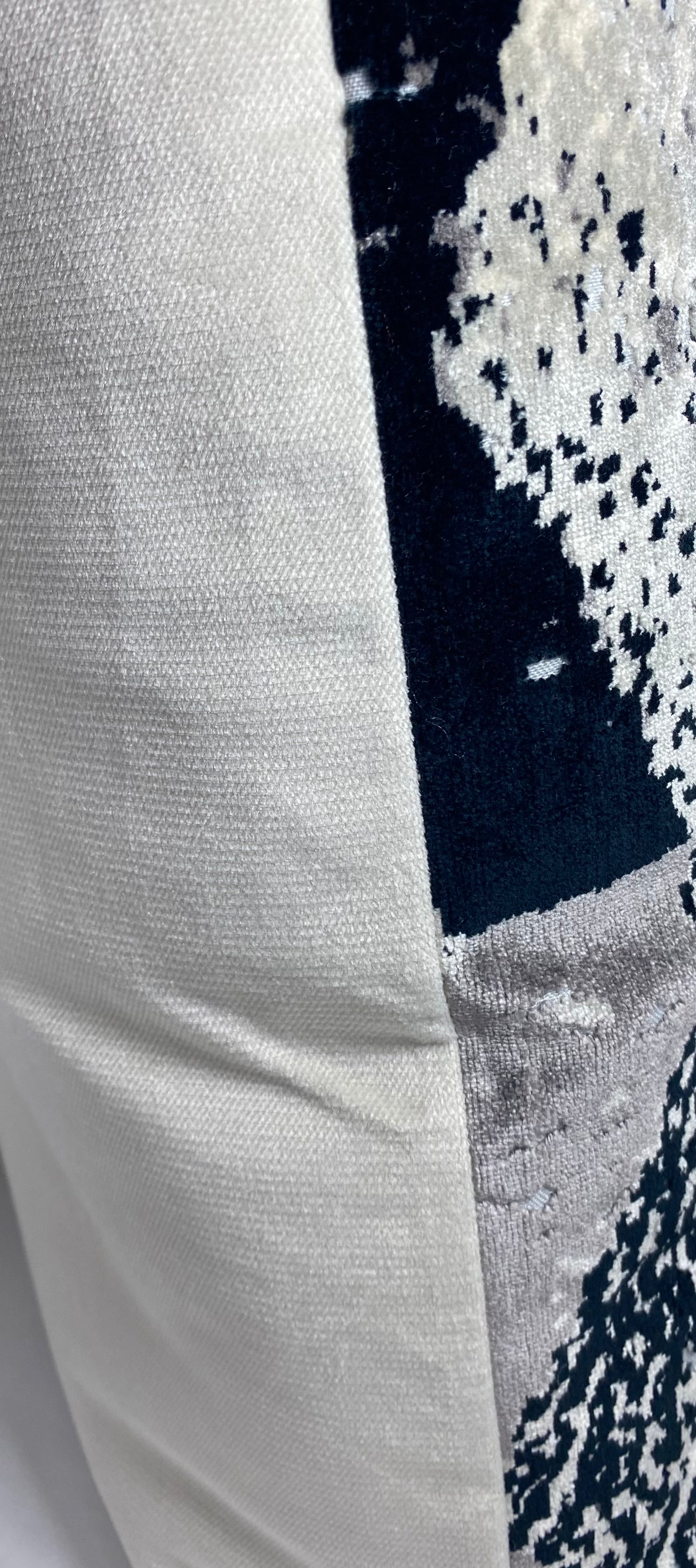 Luxury Pillow – 24" × 24" – Fez