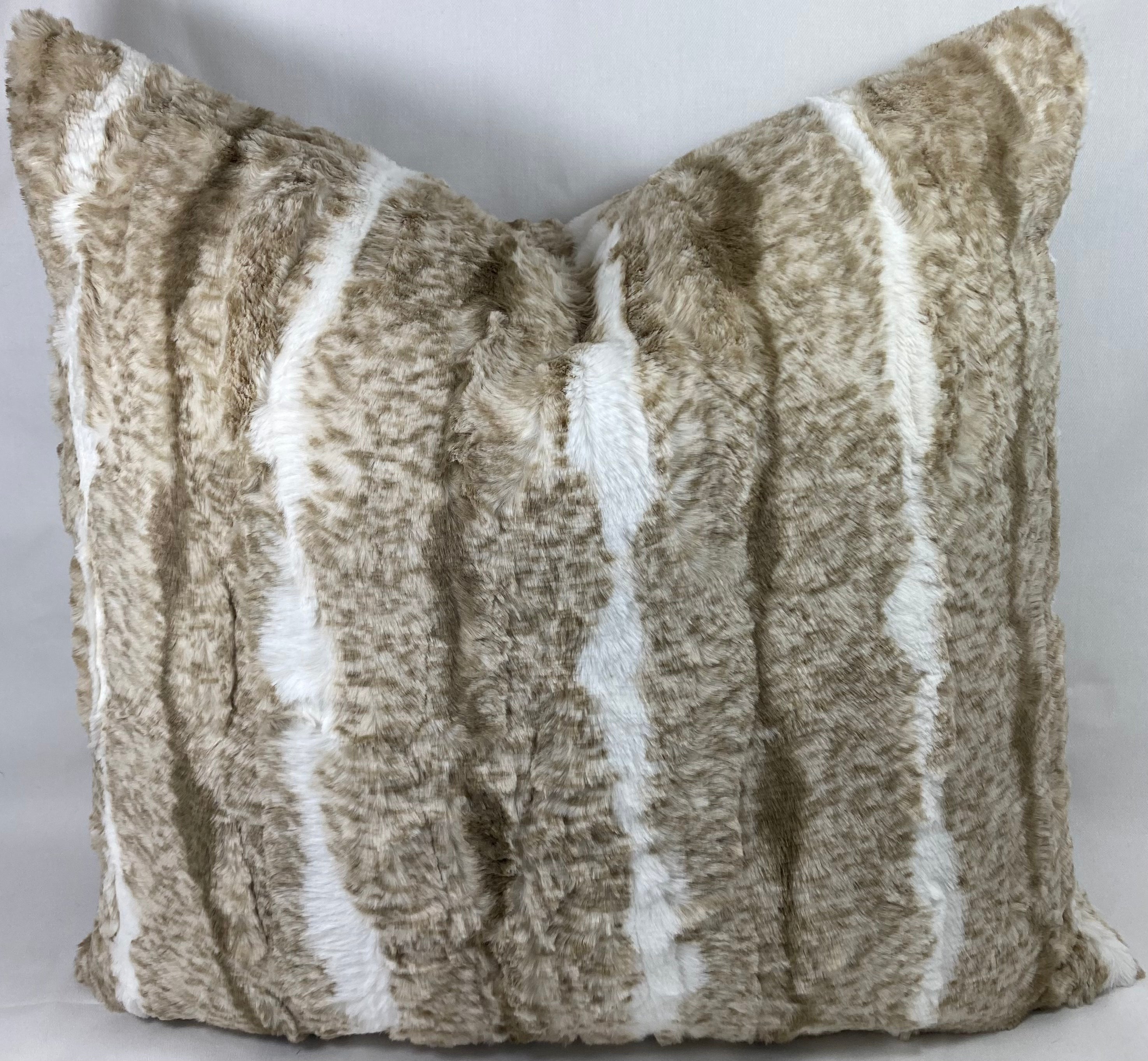 Luxury Pillow – 24" × 24" – Foxster