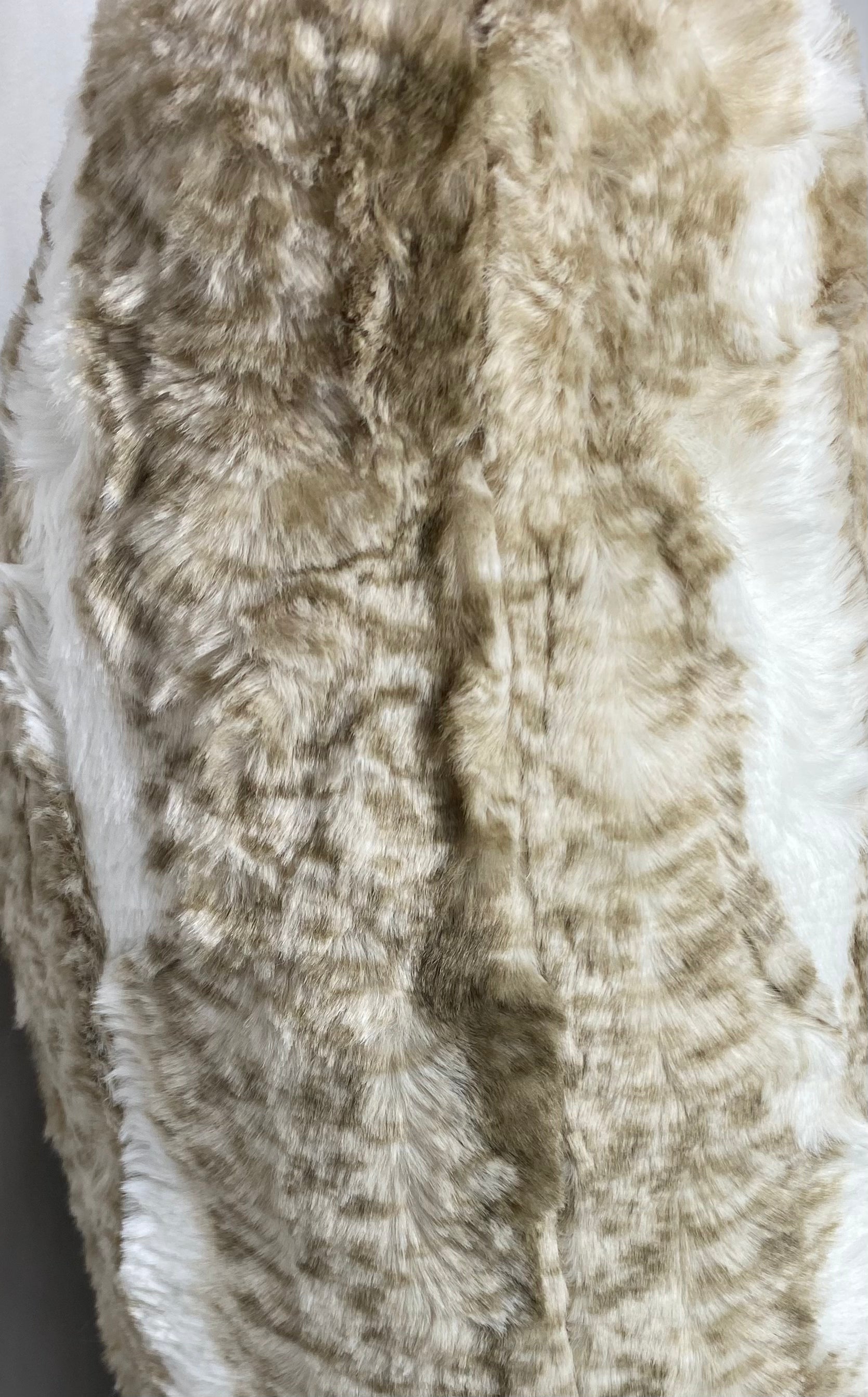 Luxury Pillow – 24" × 24" – Foxster