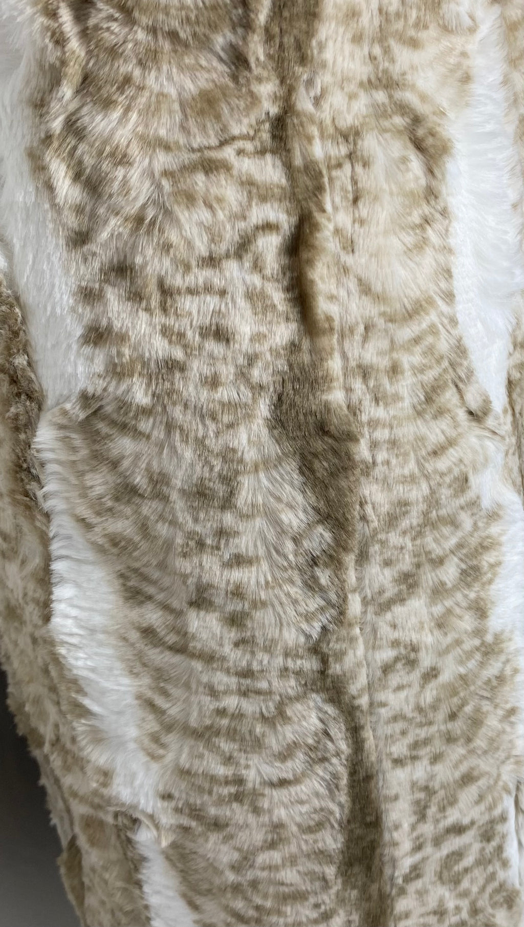 Luxury Pillow – 24" × 24" – Foxster