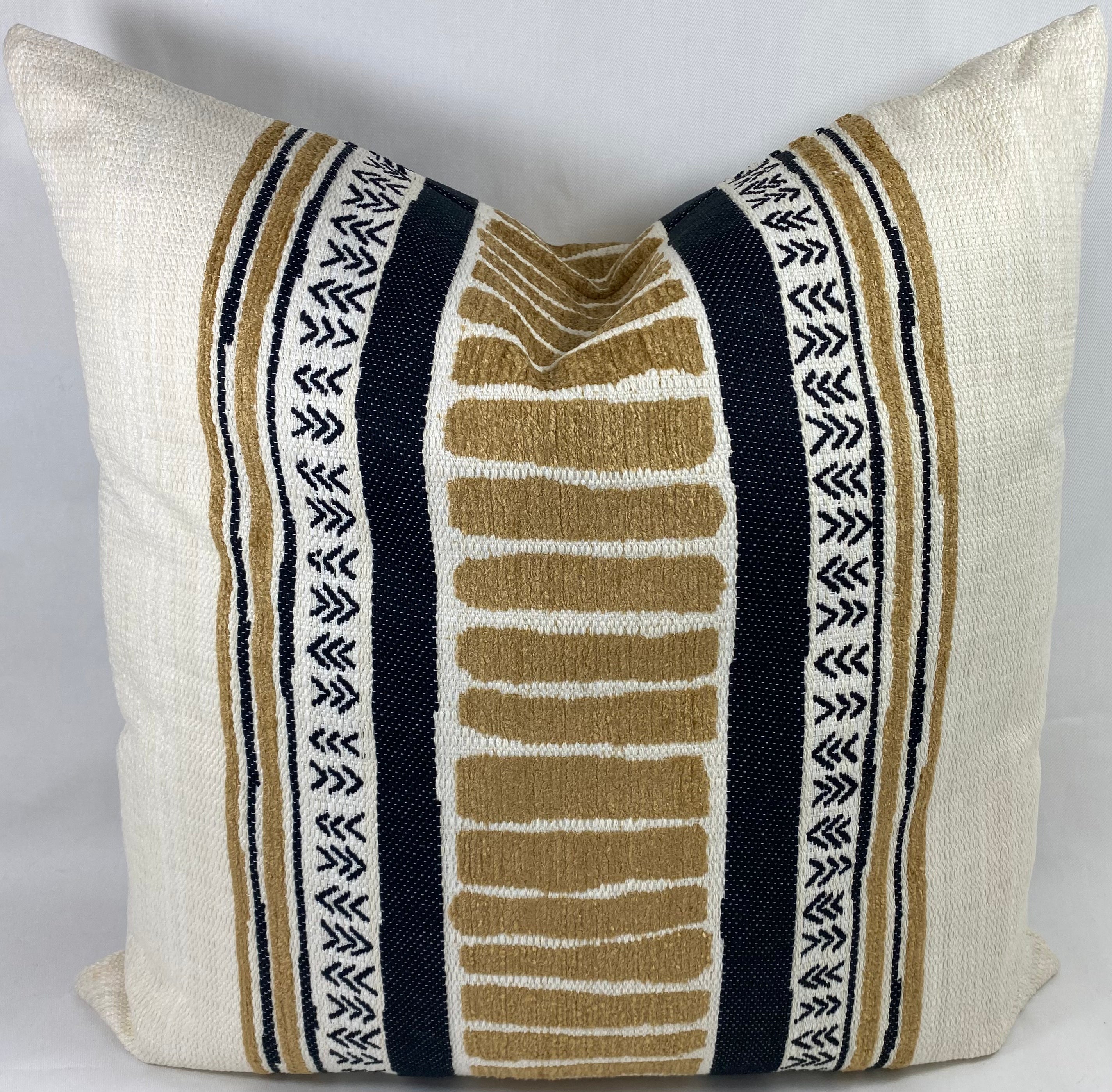 Luxury Pillow – 24" × 24" – Cholula Black