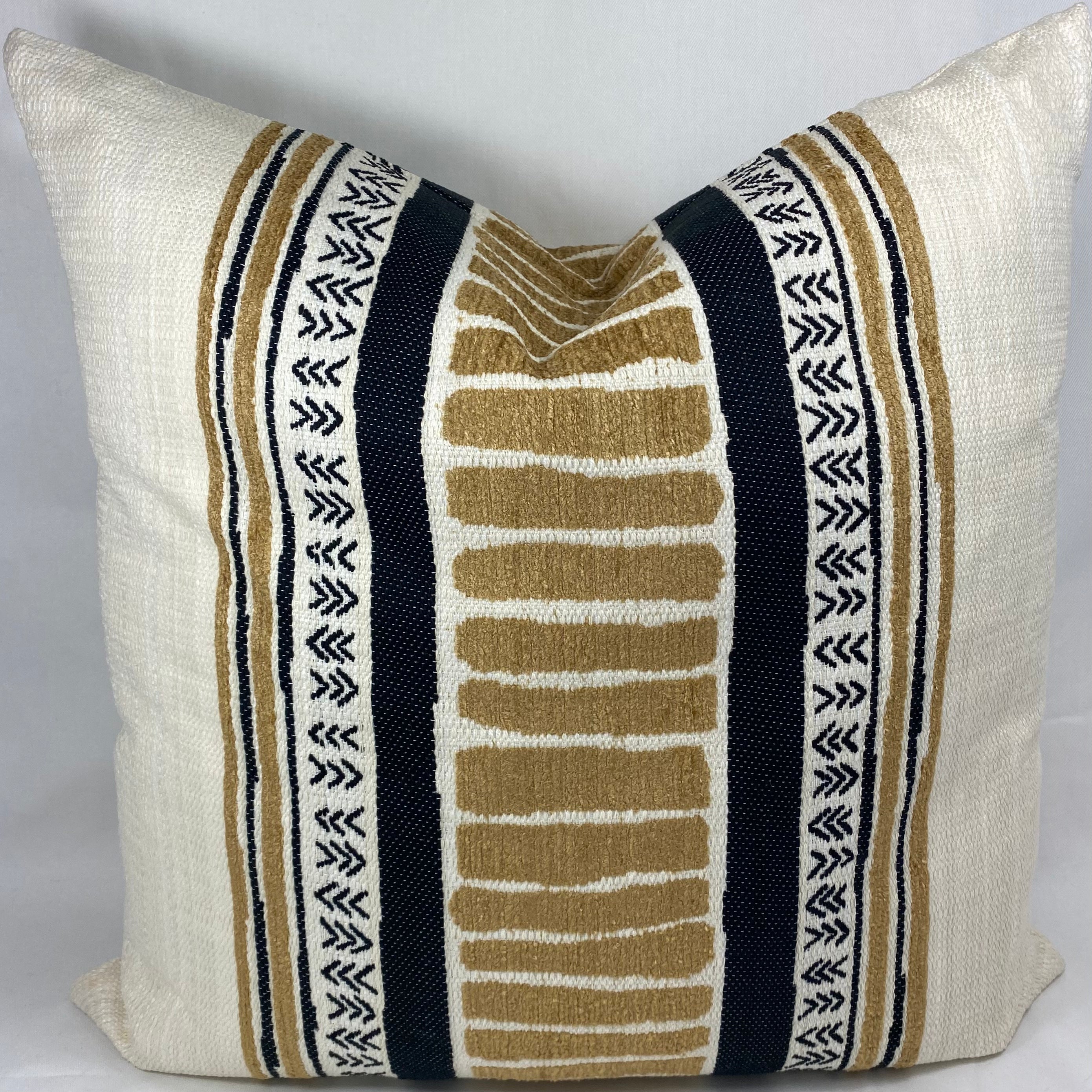 Luxury Pillow – 24" × 24" – Cholula Black