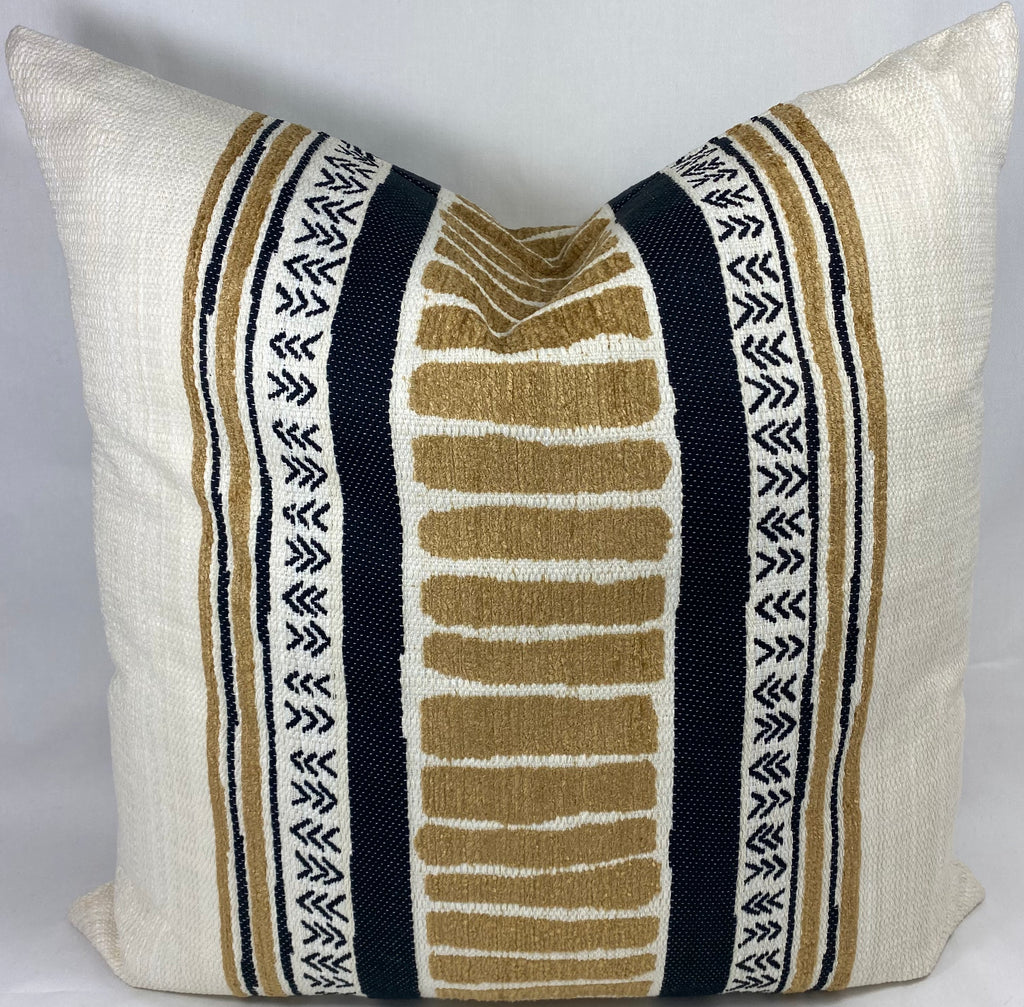 Luxury Pillow – 24" × 24" – Cholula Black