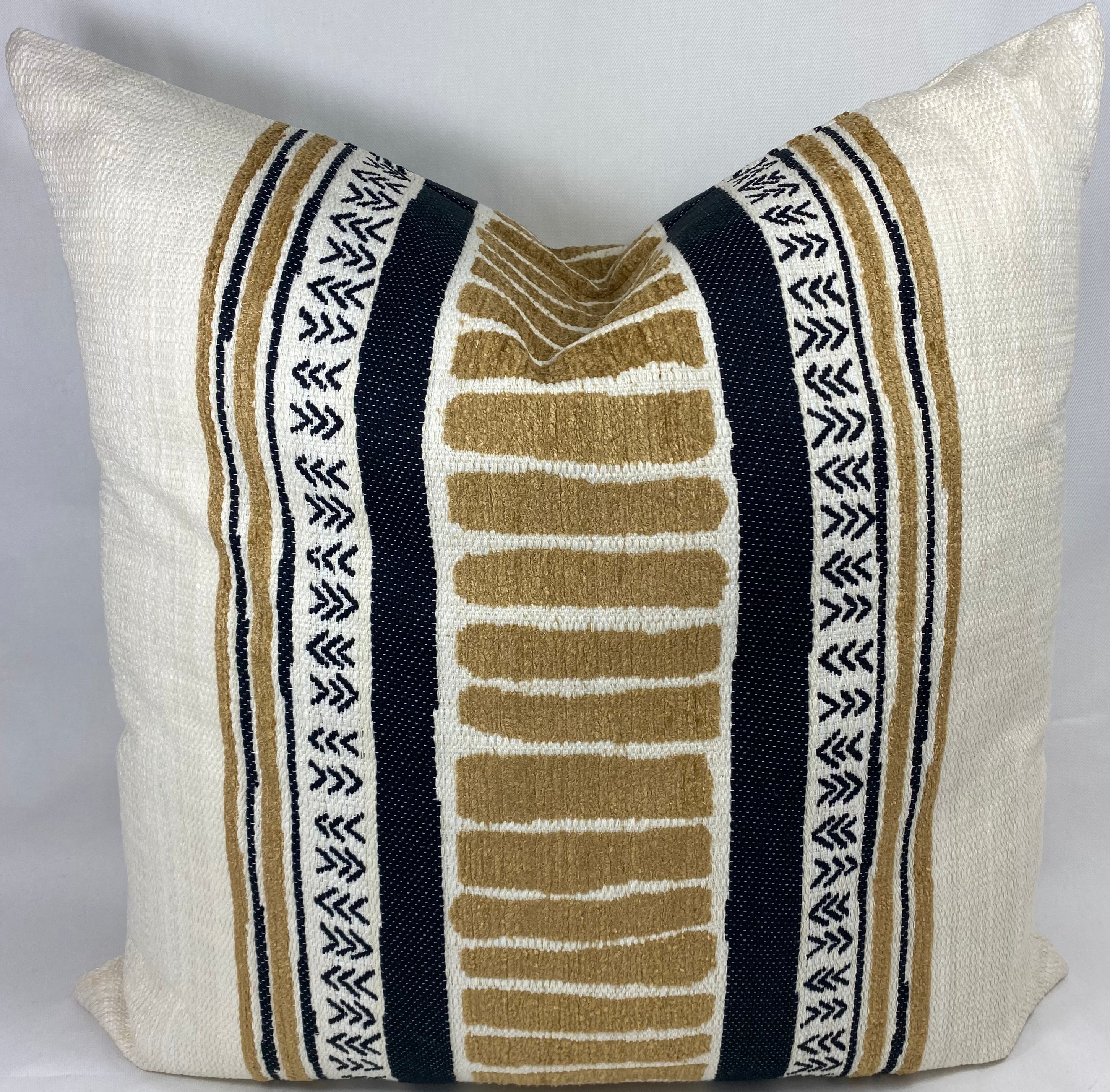 Luxury Pillow – 24" × 24" – Cholula Black