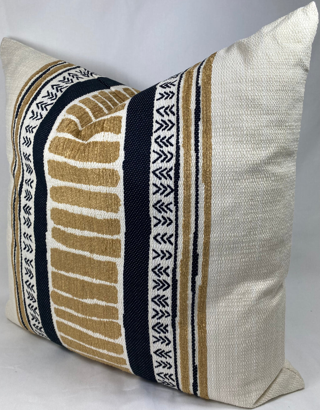 Luxury Pillow – 24" × 24" – Cholula Black