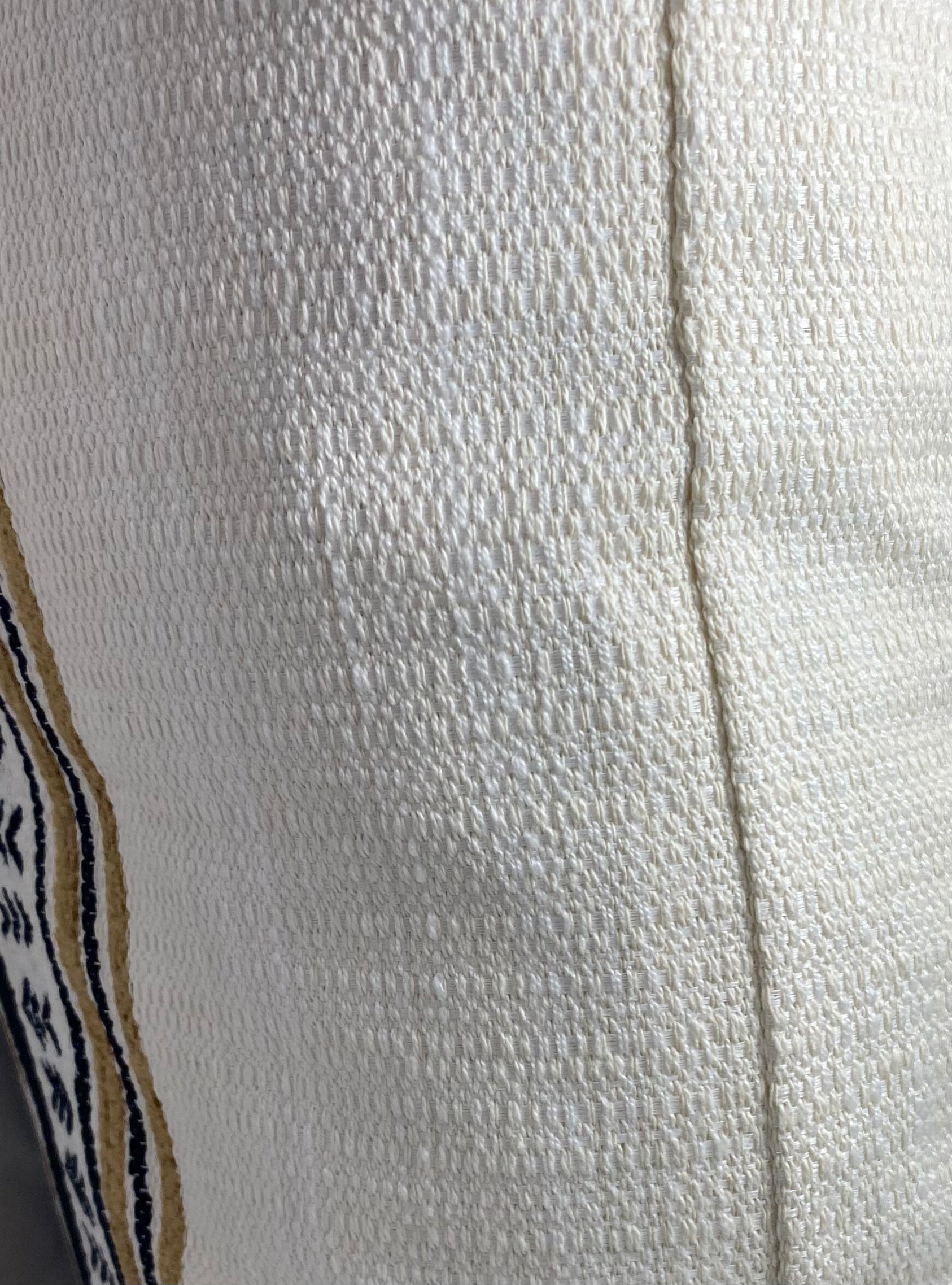 Luxury Pillow – 24" × 24" – Cholula Black