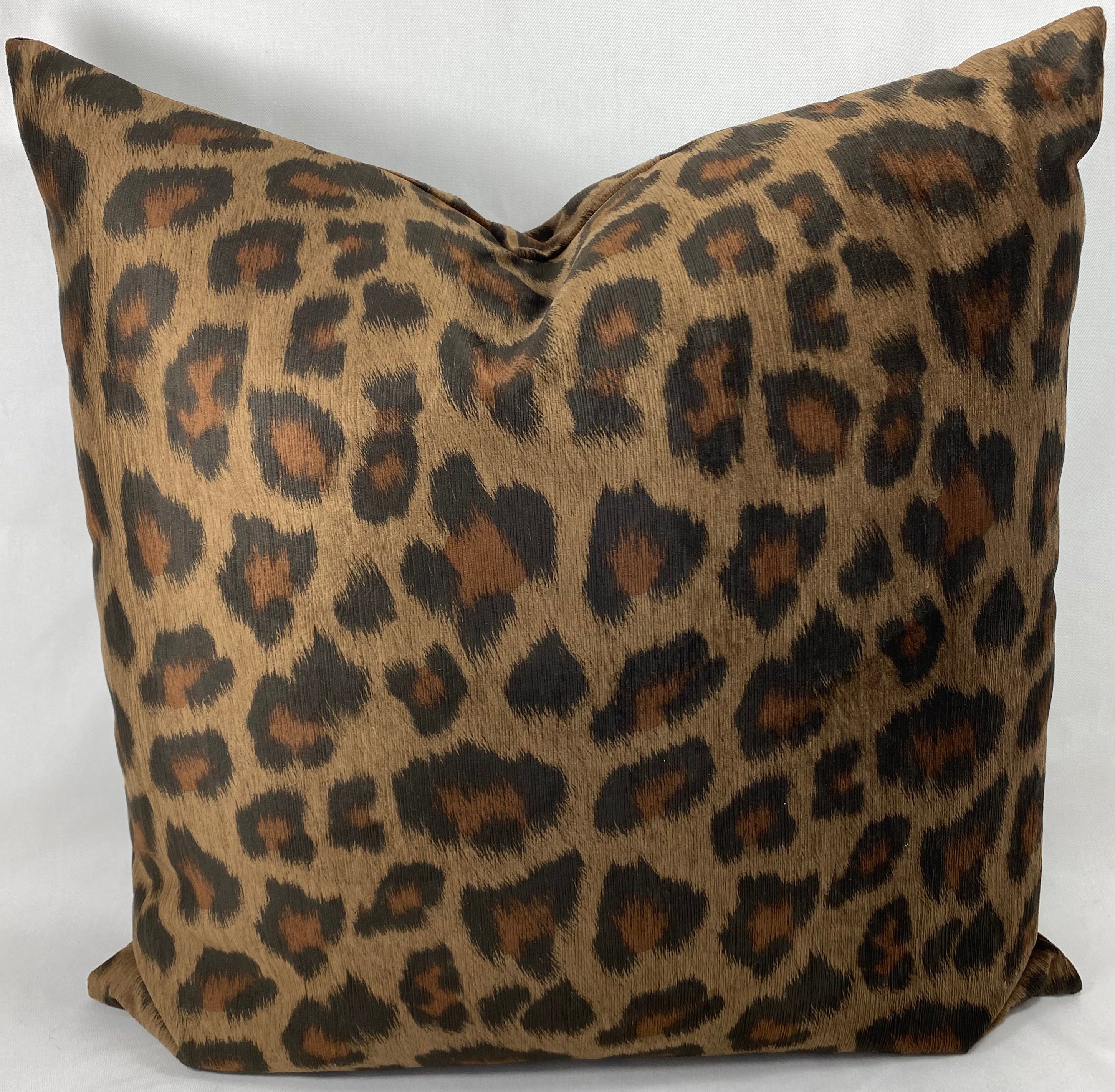 Luxury Pillow – 24" × 24" – Panthera Toffee