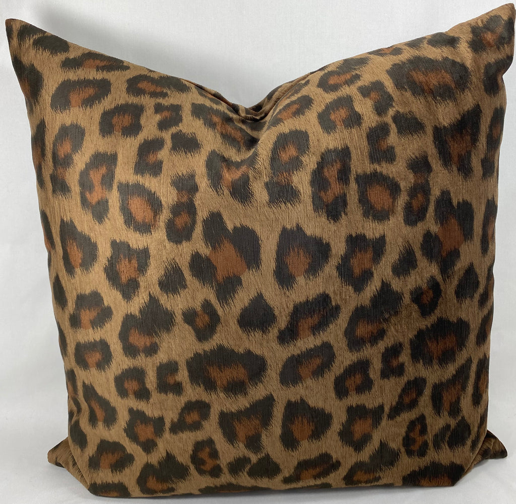 Luxury Pillow – 24" × 24" – Panthera Toffee