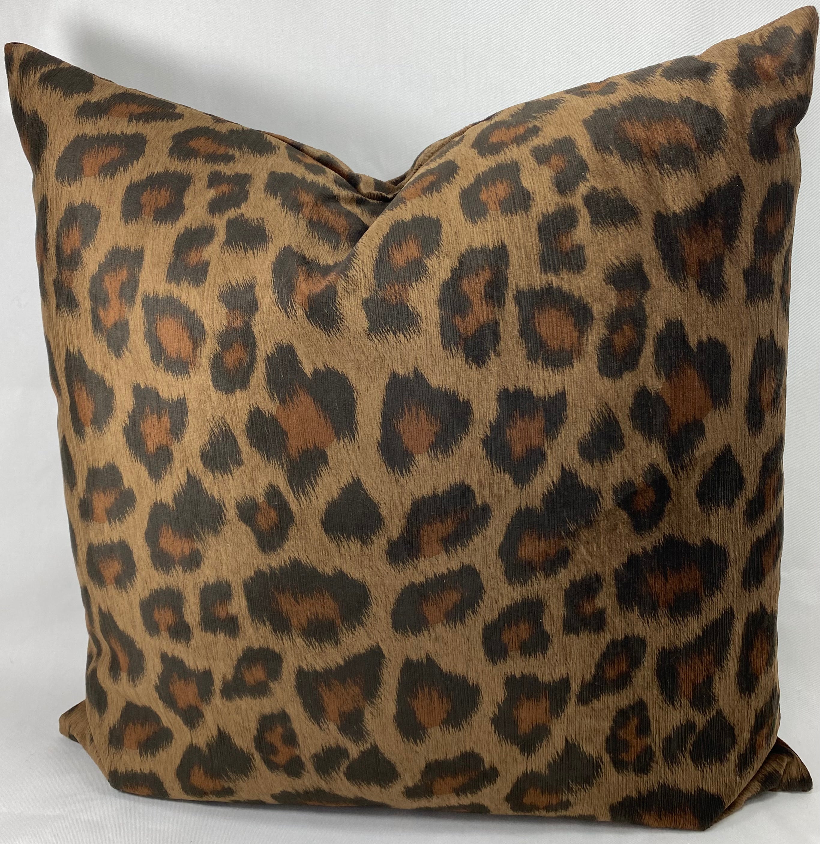 Luxury Pillow – 24" × 24" – Panthera Toffee