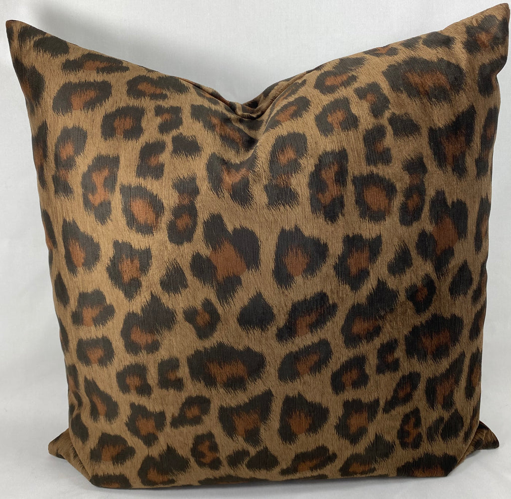 Luxury Pillow – 24" × 24" – Panthera Toffee