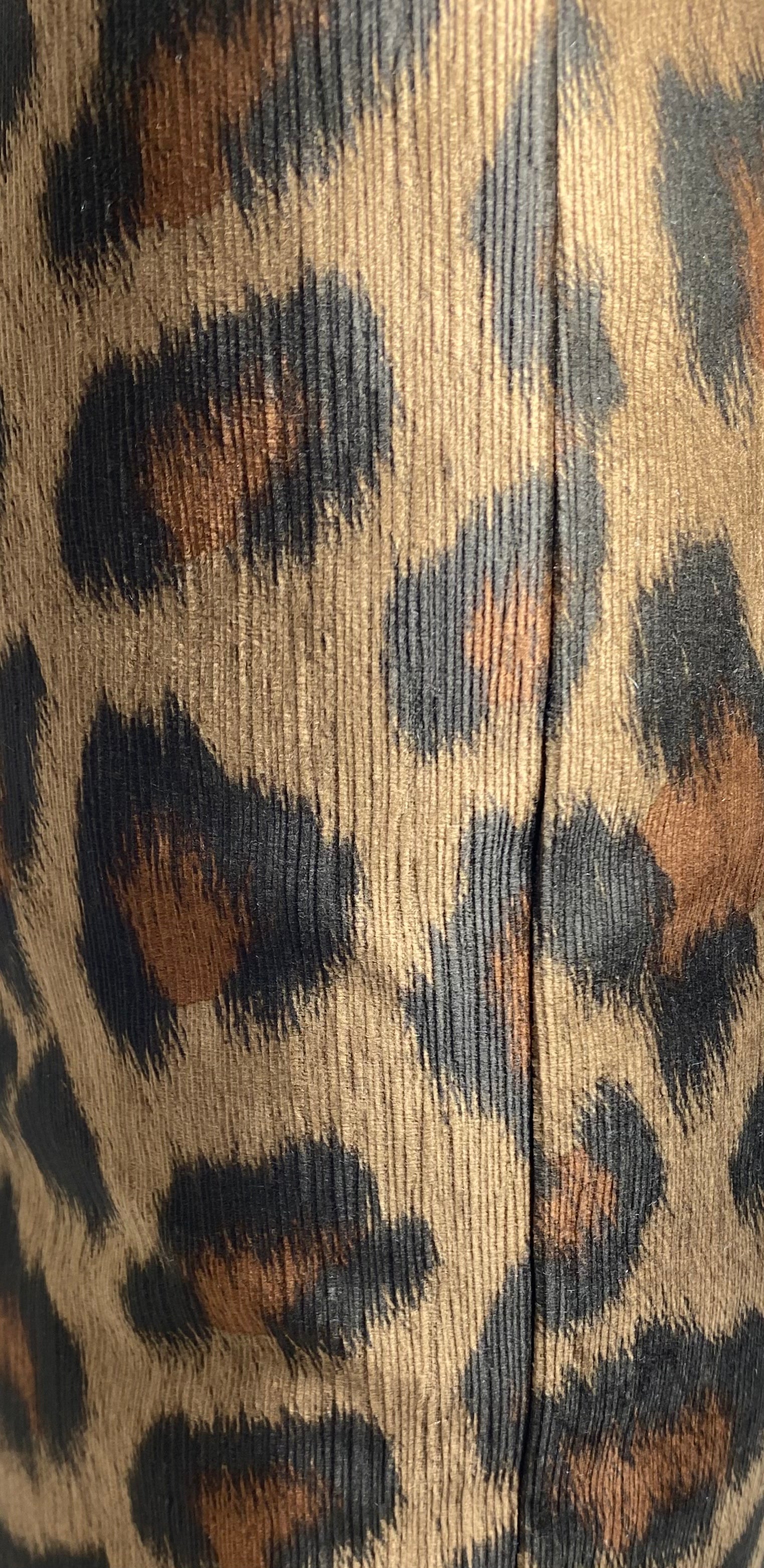 Luxury Pillow – 24" × 24" – Panthera Toffee