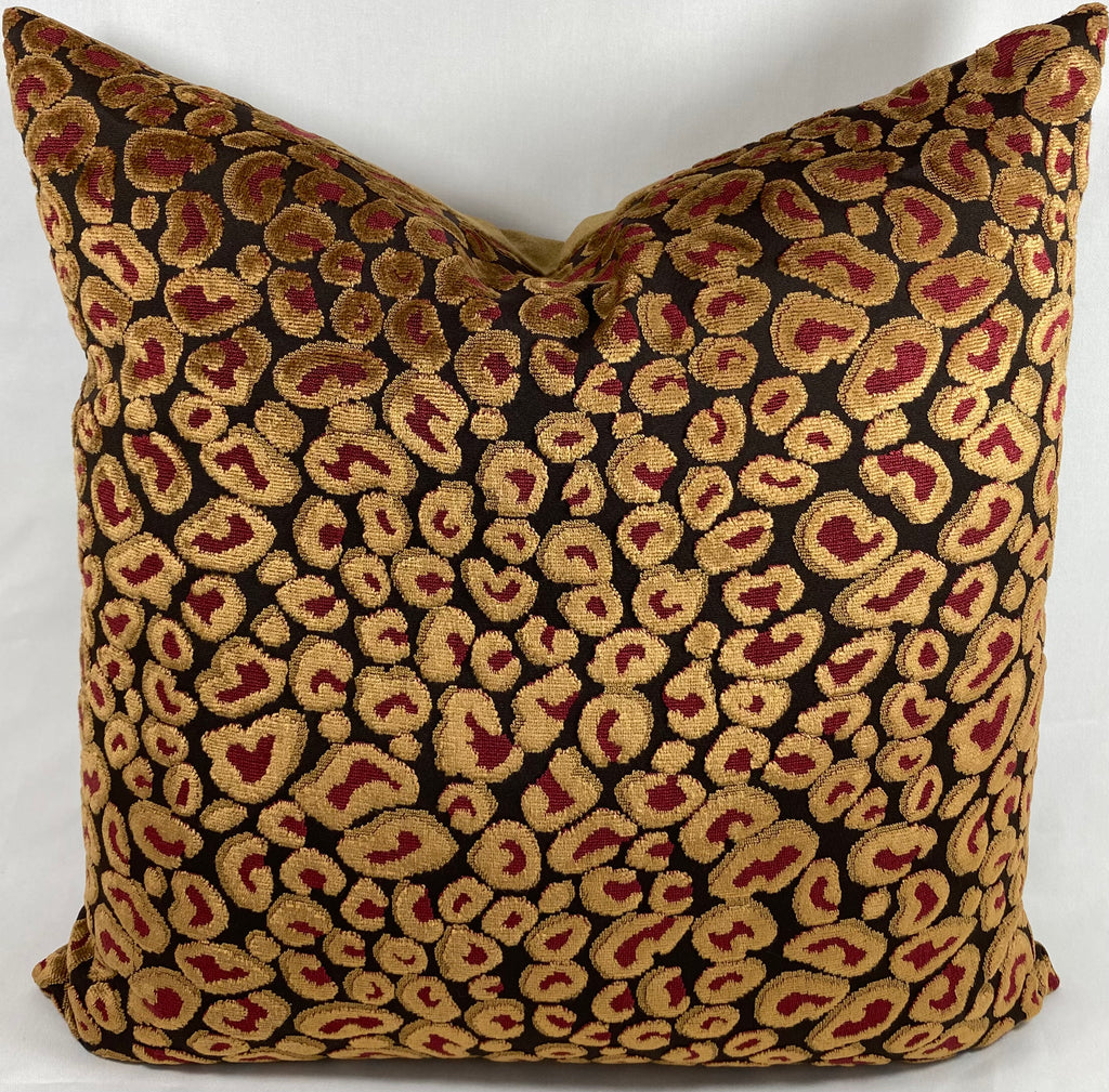 Luxury Pillow – 24" × 24" – Cheetah Ruby