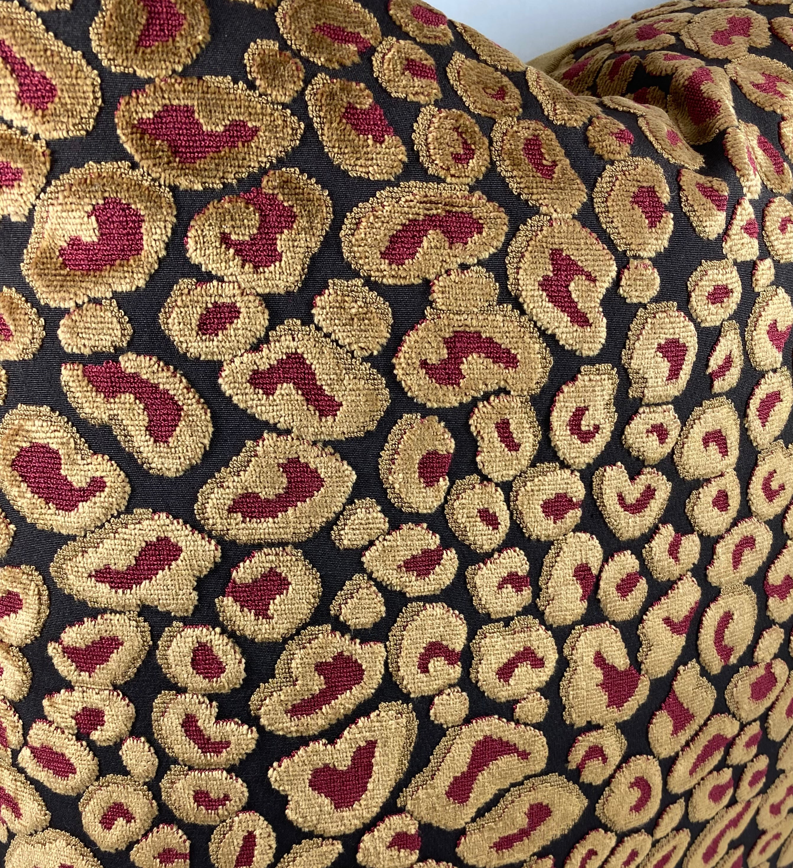 Luxury Pillow – 24" × 24" – Cheetah Ruby