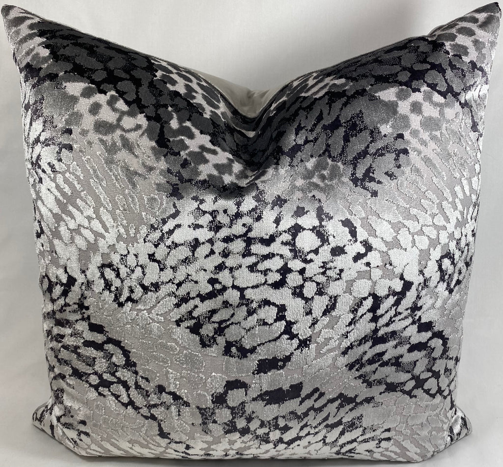 Luxury Pillow – 24" × 24" – Flirty Pewter