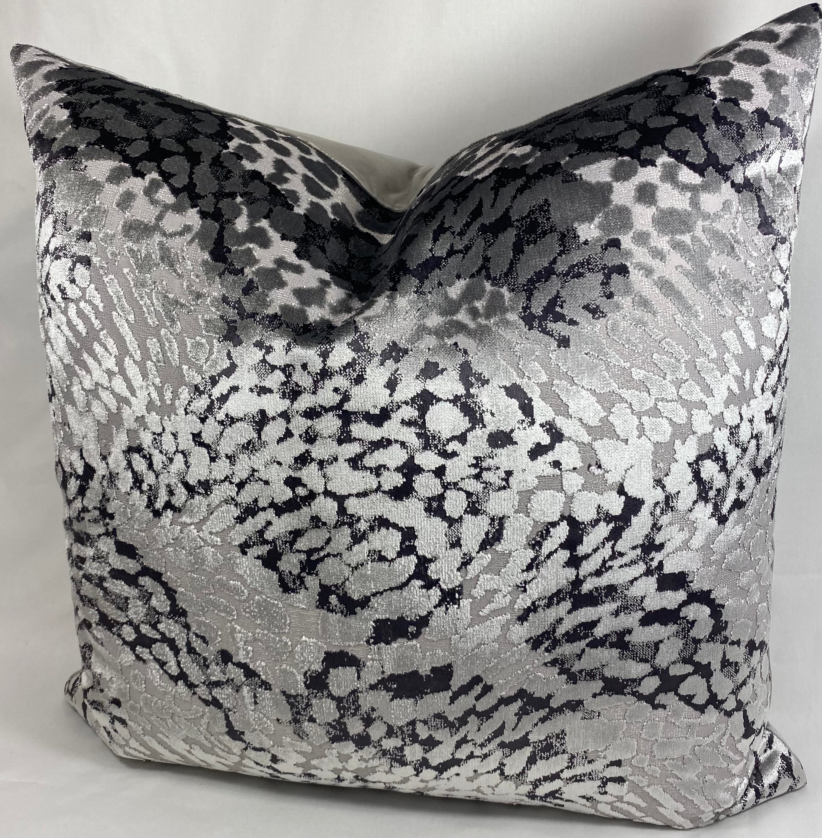 Luxury Pillow – 24" × 24" – Flirty Pewter