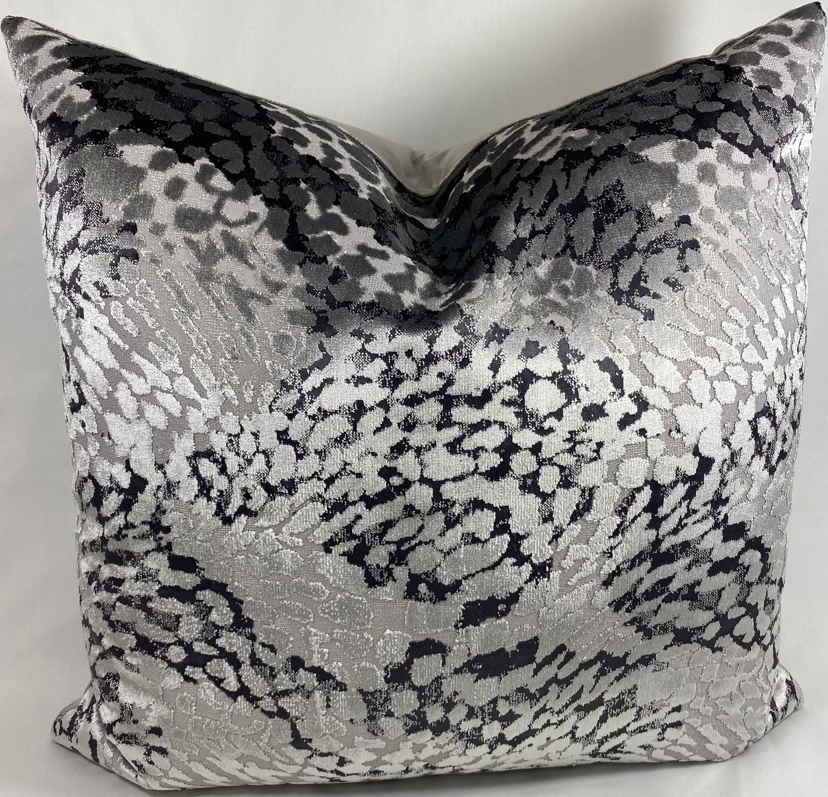 Luxury Pillow – 24" × 24" – Flirty Pewter