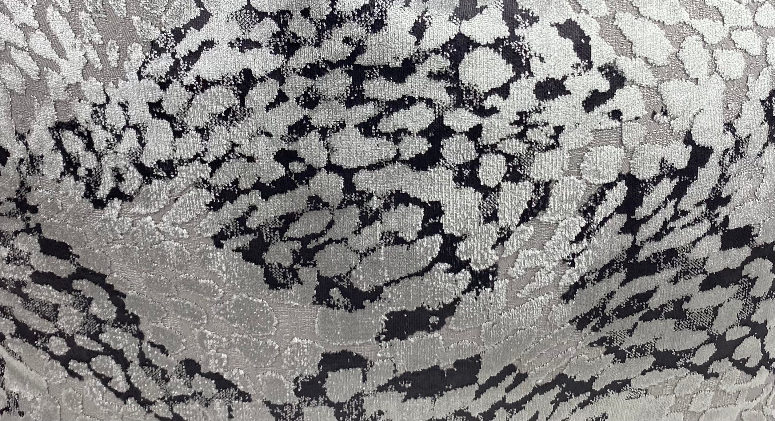 Luxury Pillow – 24" × 24" – Flirty Pewter