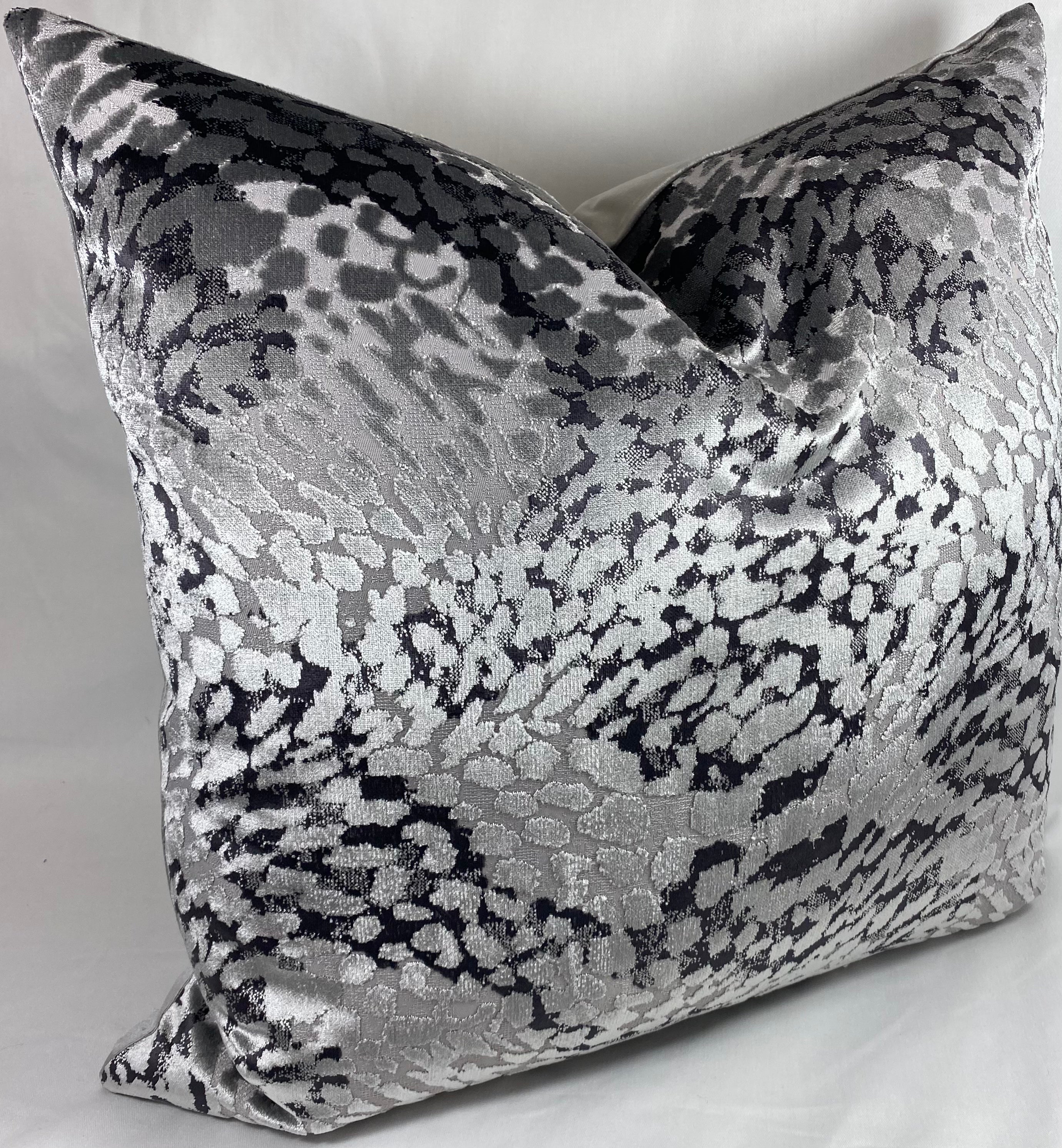 Luxury Pillow – 24" × 24" – Flirty Pewter