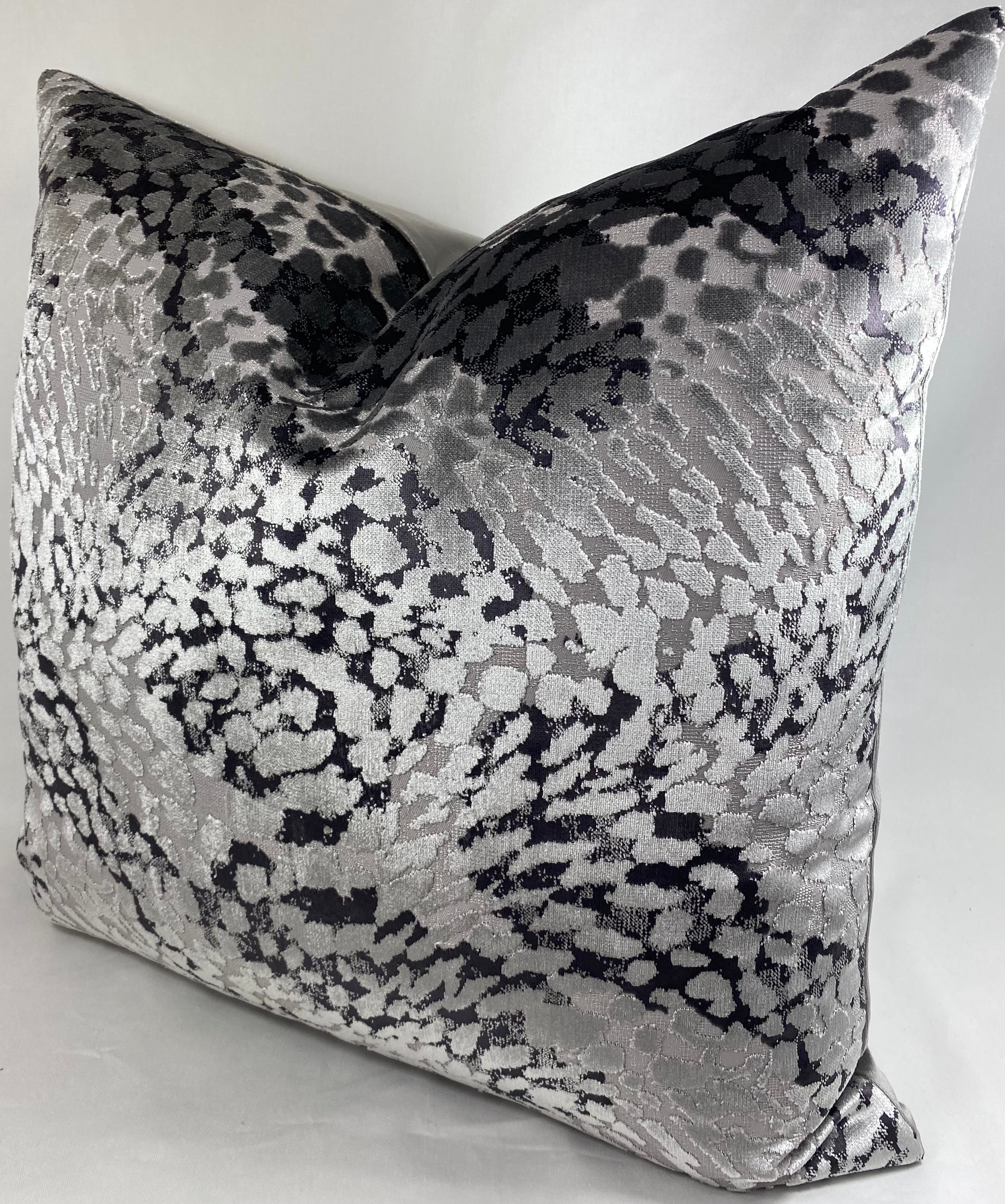 Luxury Pillow – 24" × 24" – Flirty Pewter