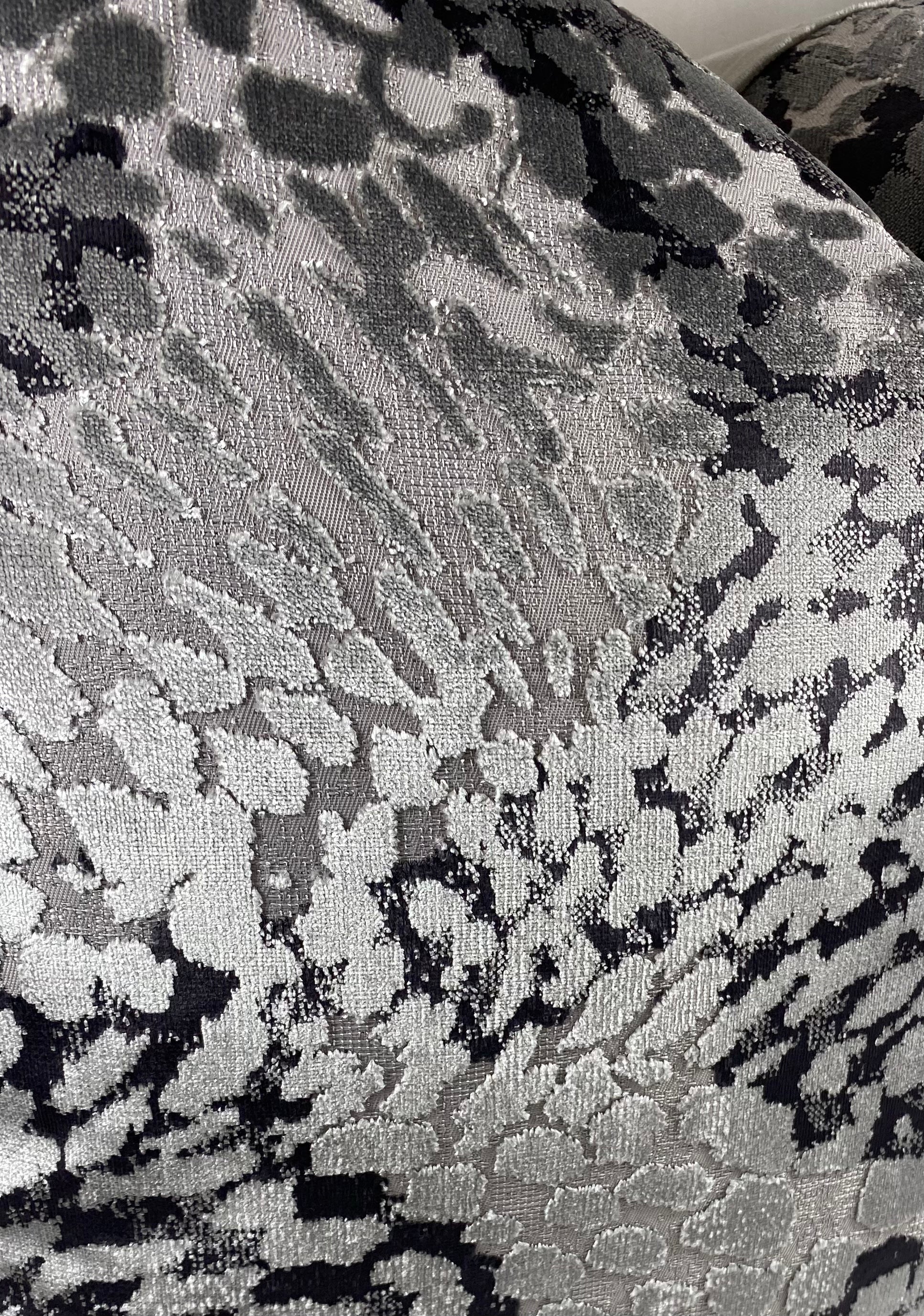Luxury Pillow – 24" × 24" – Flirty Pewter