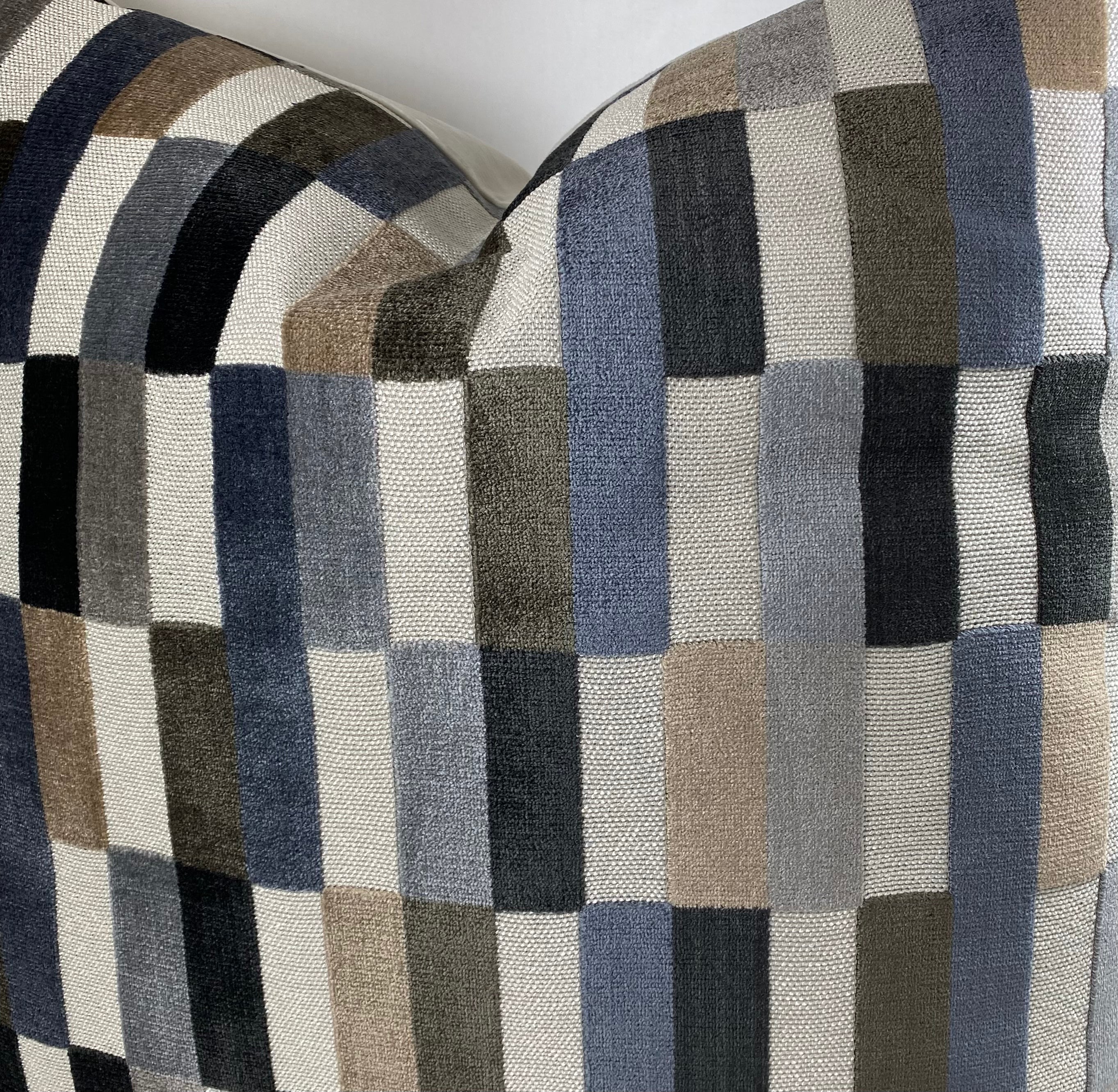 Luxury Pillow – 24" × 24" – Mod Pop Granite