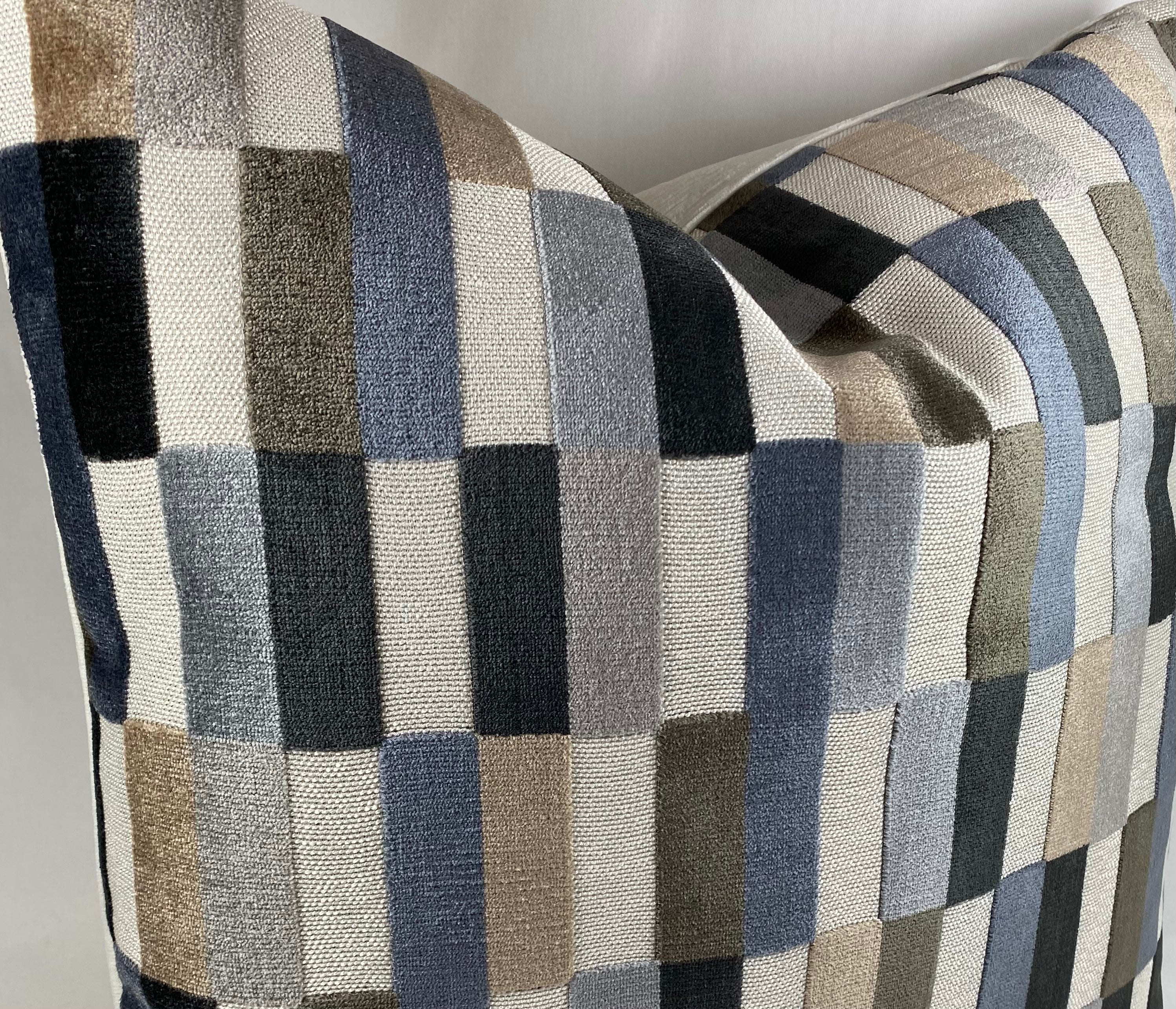 Luxury Pillow – 24" × 24" – Mod Pop Granite