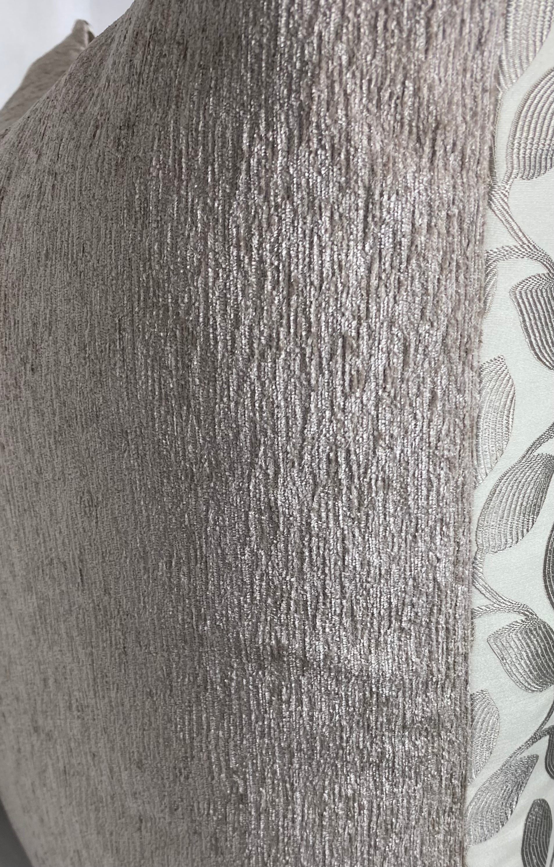 Luxury Pillow – 24" × 24" – Foliage Platinum