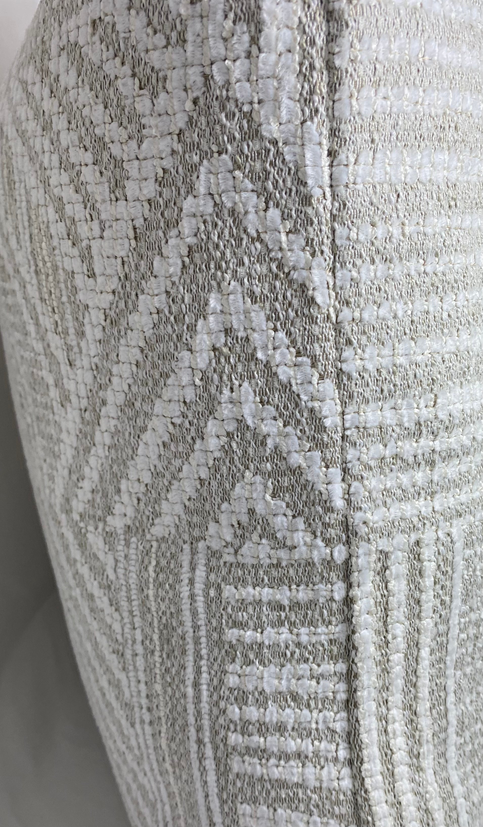 Luxury Pillow – 24" × 24" – Zaria Ivory