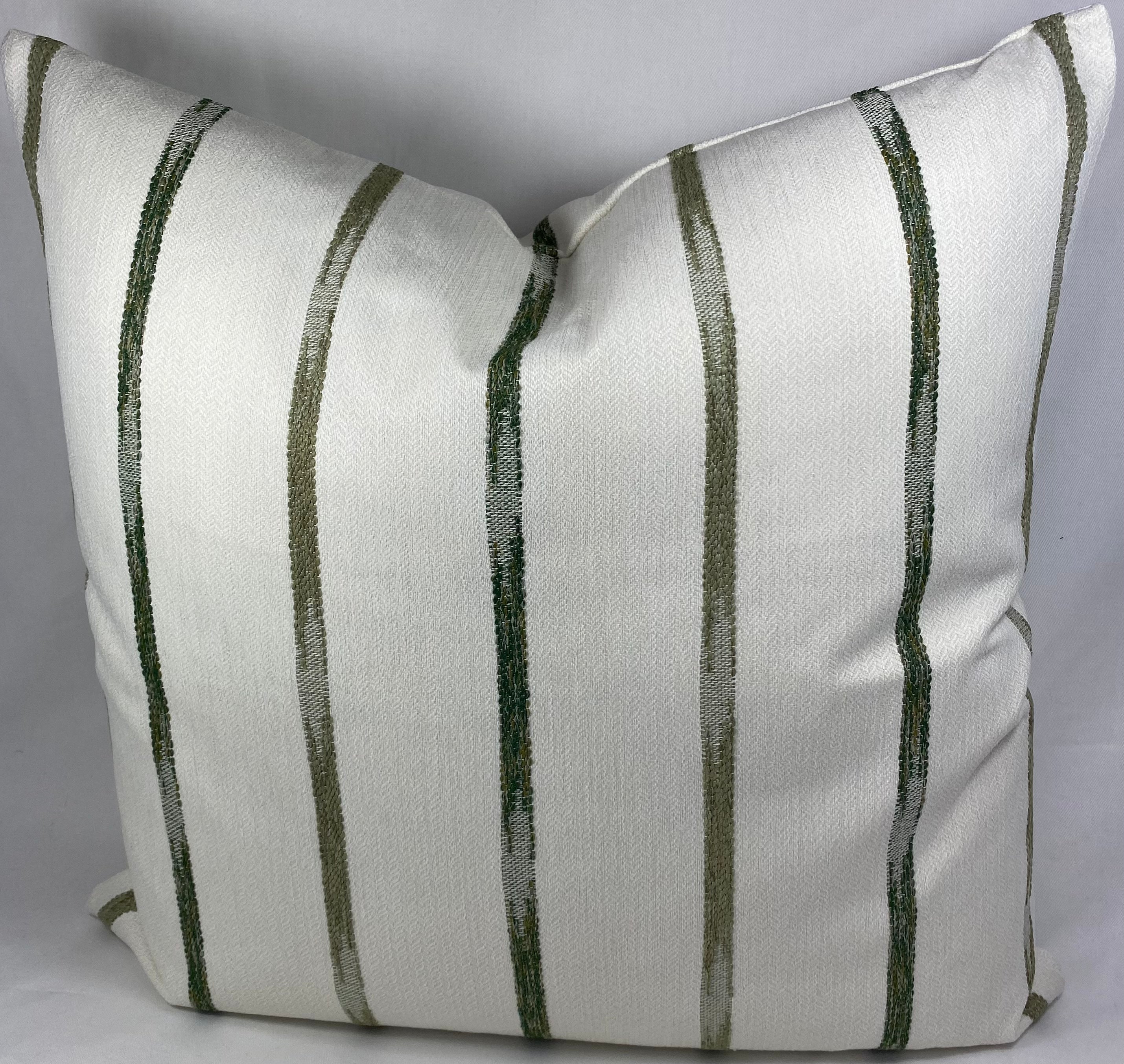 Luxury Pillow – 24" × 24" – Wallasch Moss