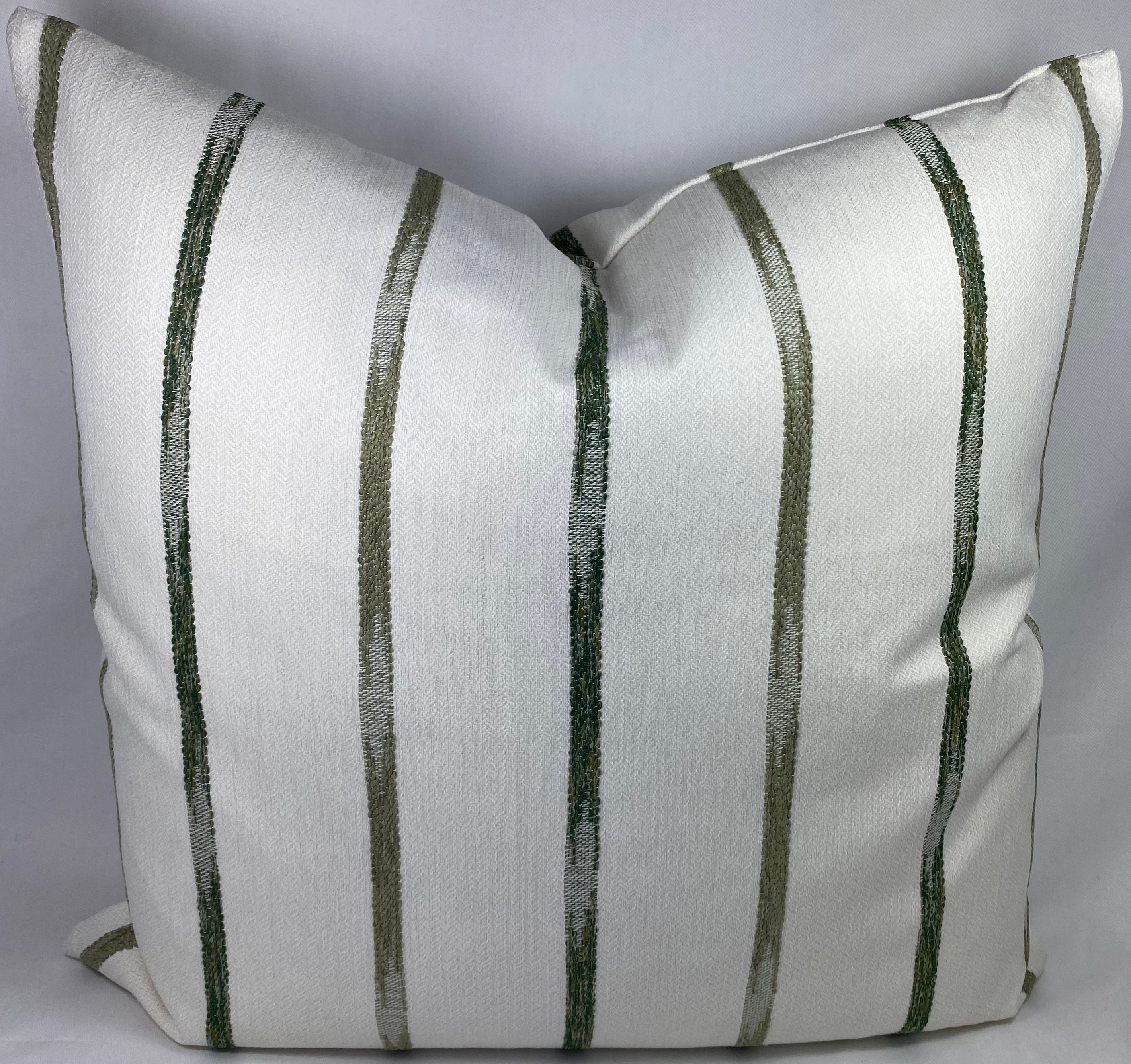 Luxury Pillow – 24" × 24" – Wallasch Moss