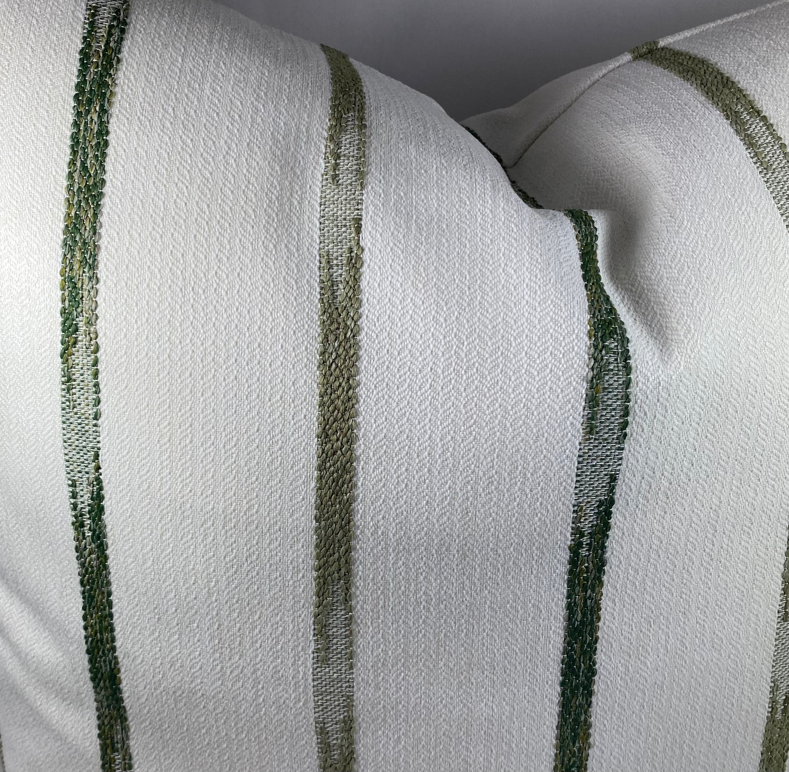 Luxury Pillow – 24" × 24" – Wallasch Moss