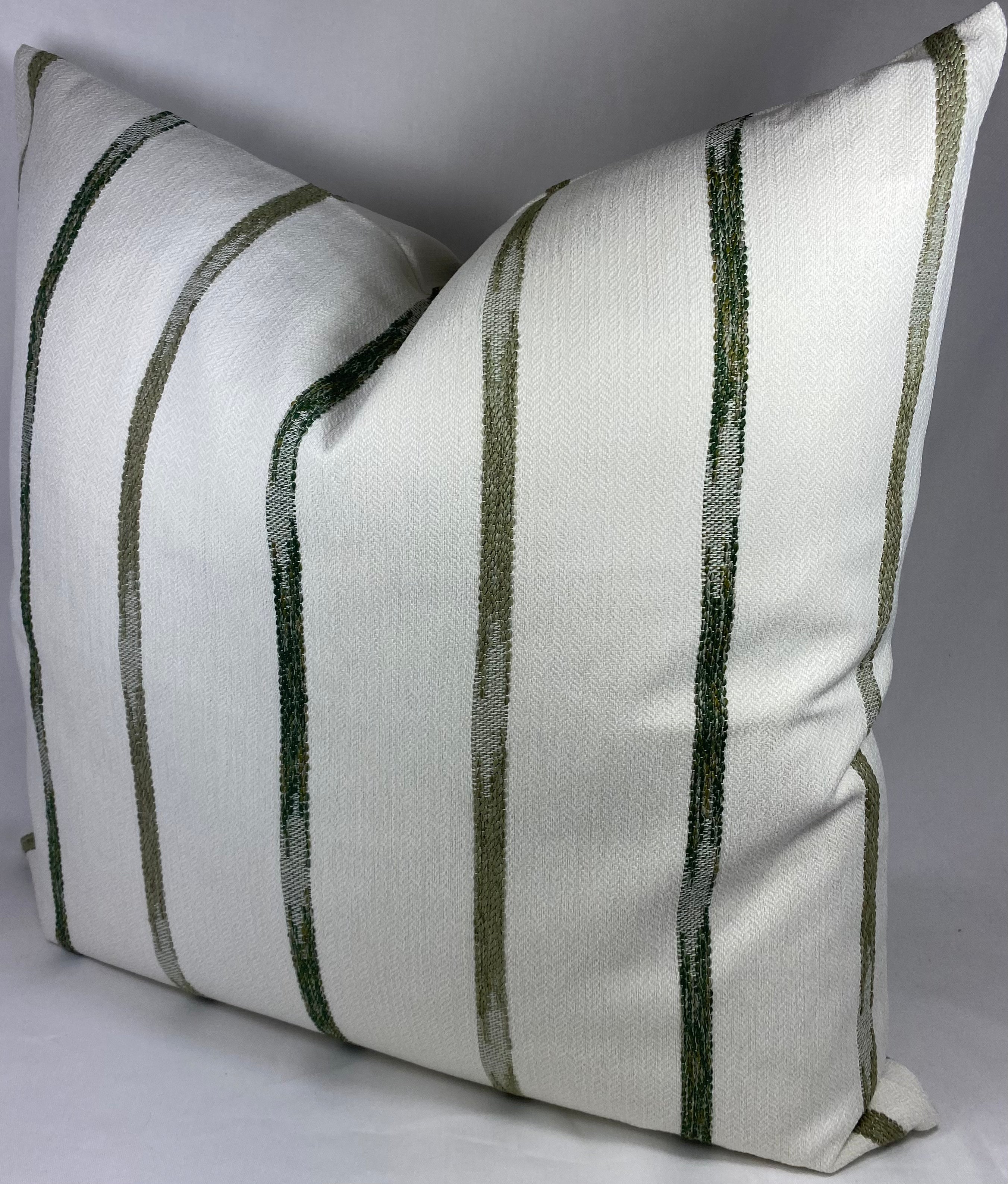 Luxury Pillow – 24" × 24" – Wallasch Moss