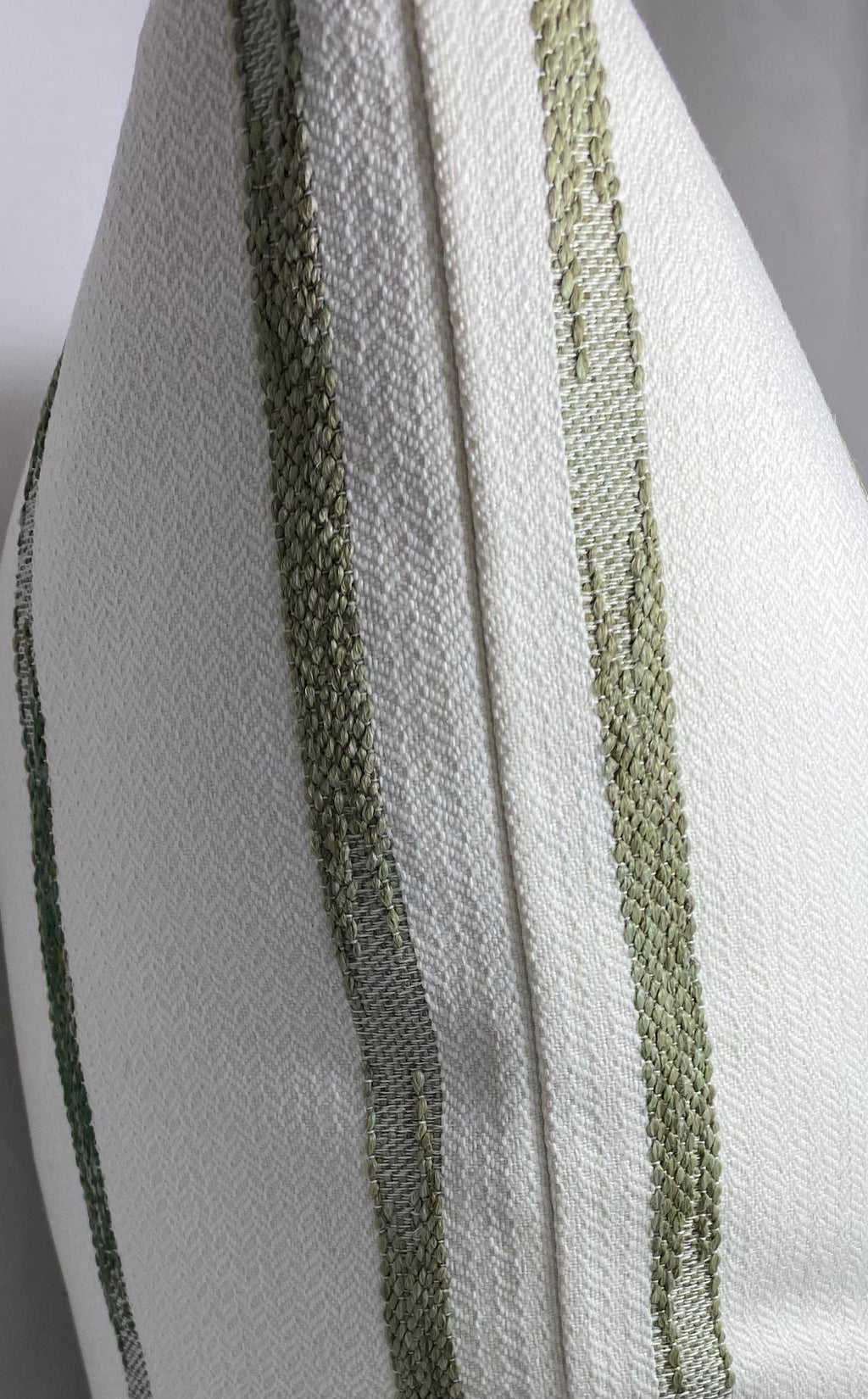 Luxury Pillow – 24" × 24" – Wallasch Moss