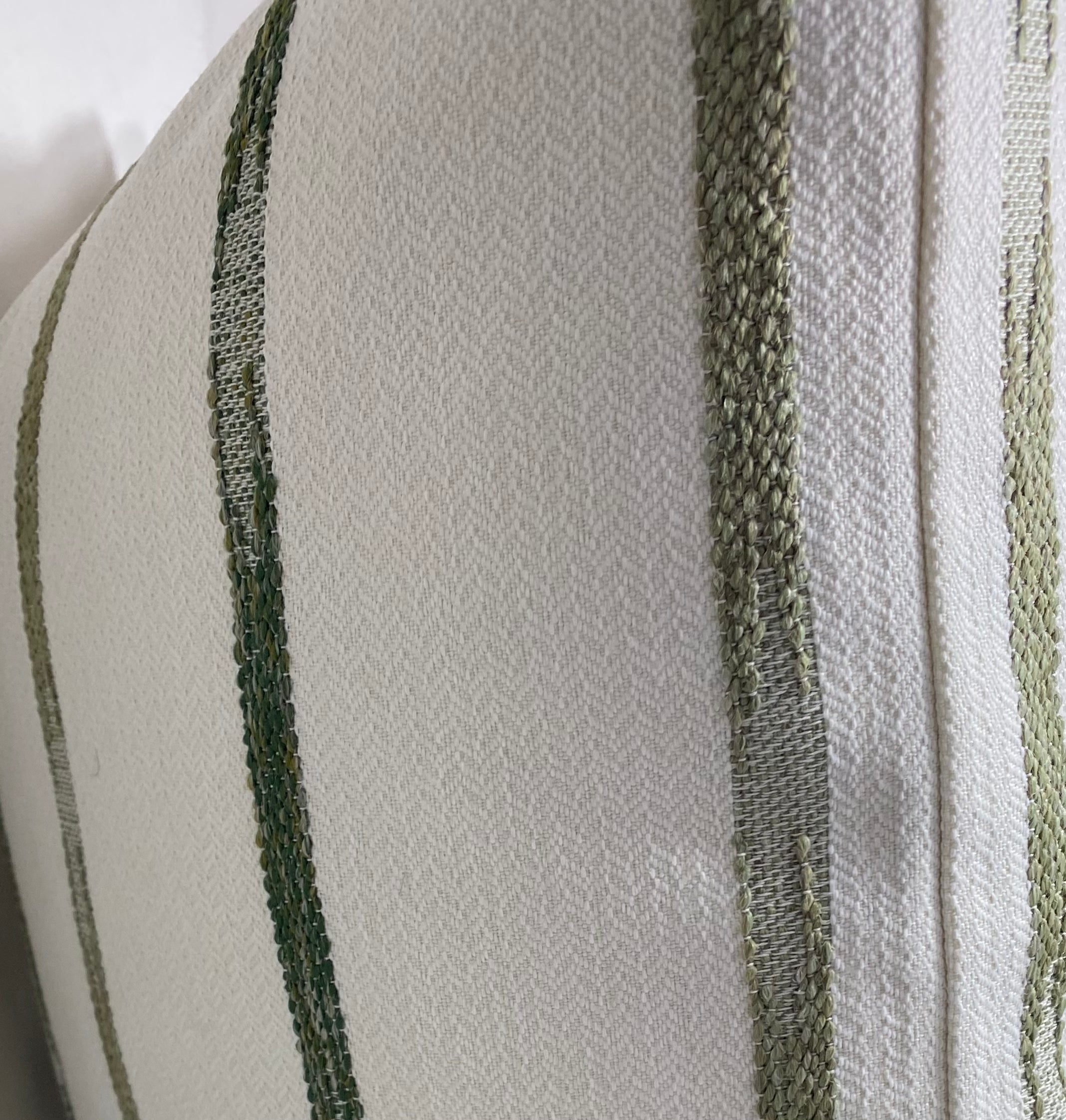 Luxury Pillow – 24" × 24" – Wallasch Moss