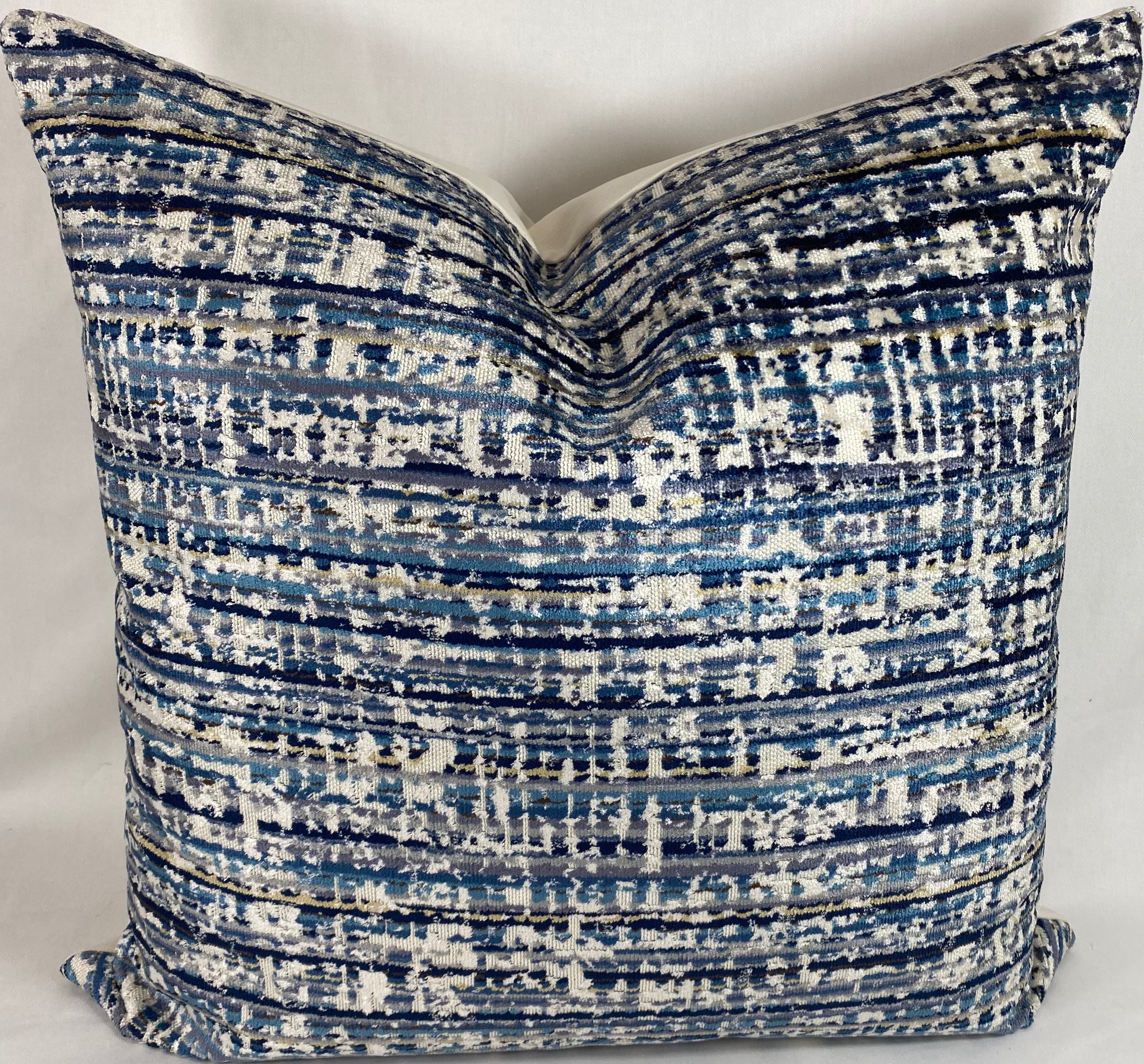 Luxury Pillow – 24" × 24" – Dynamix Ocean