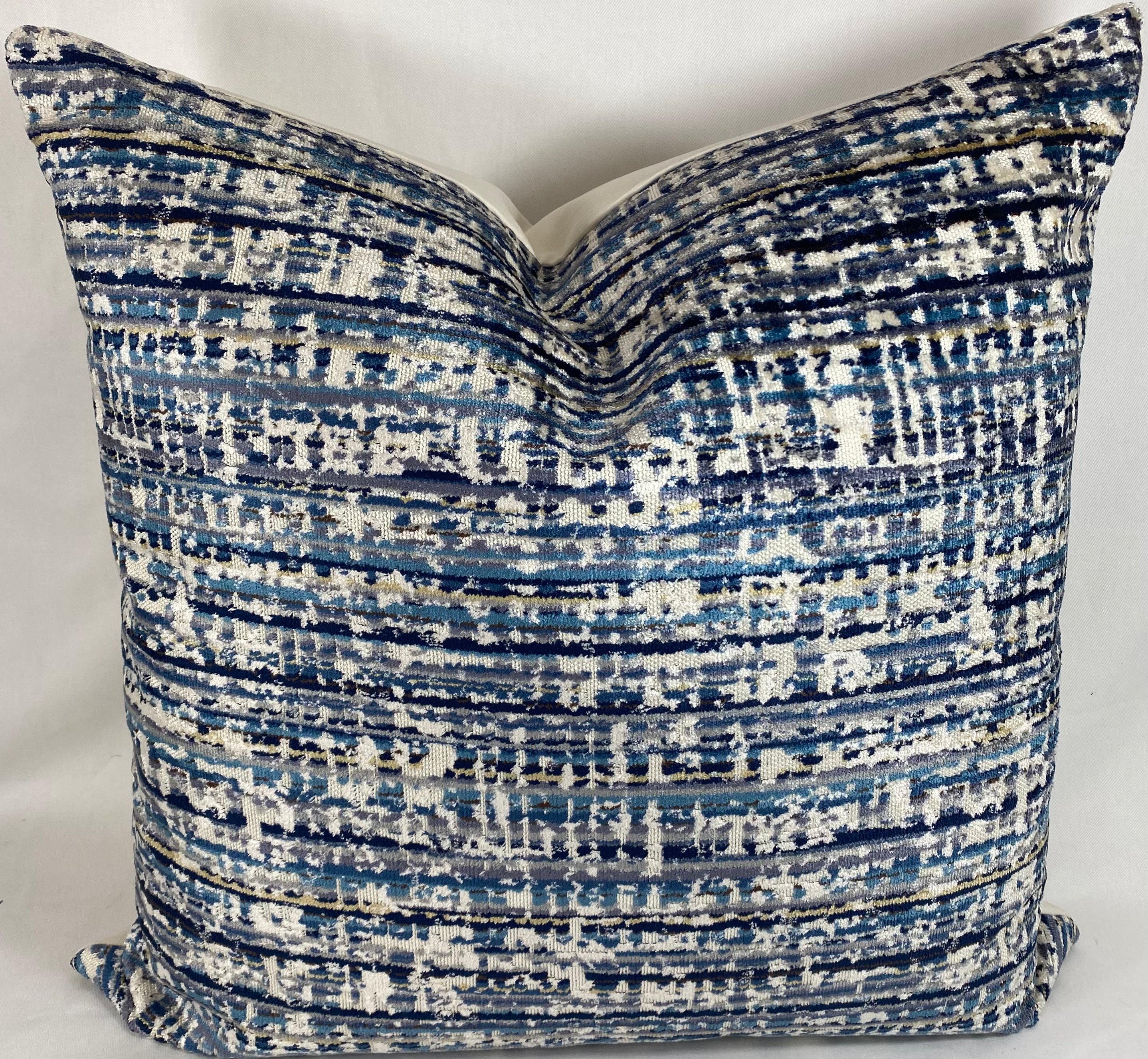 Luxury Pillow – 24" × 24" – Dynamix Ocean