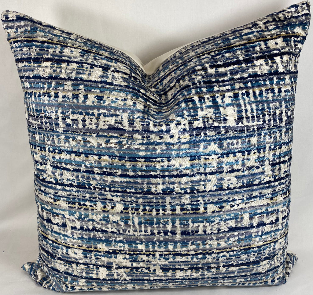 Luxury Pillow – 24" × 24" – Dynamix Ocean