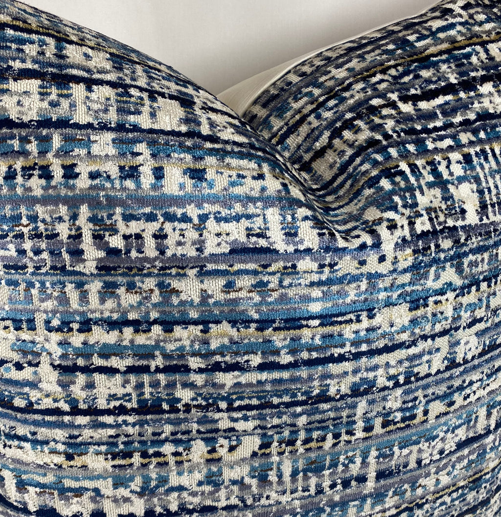 Luxury Pillow – 24" × 24" – Dynamix Ocean