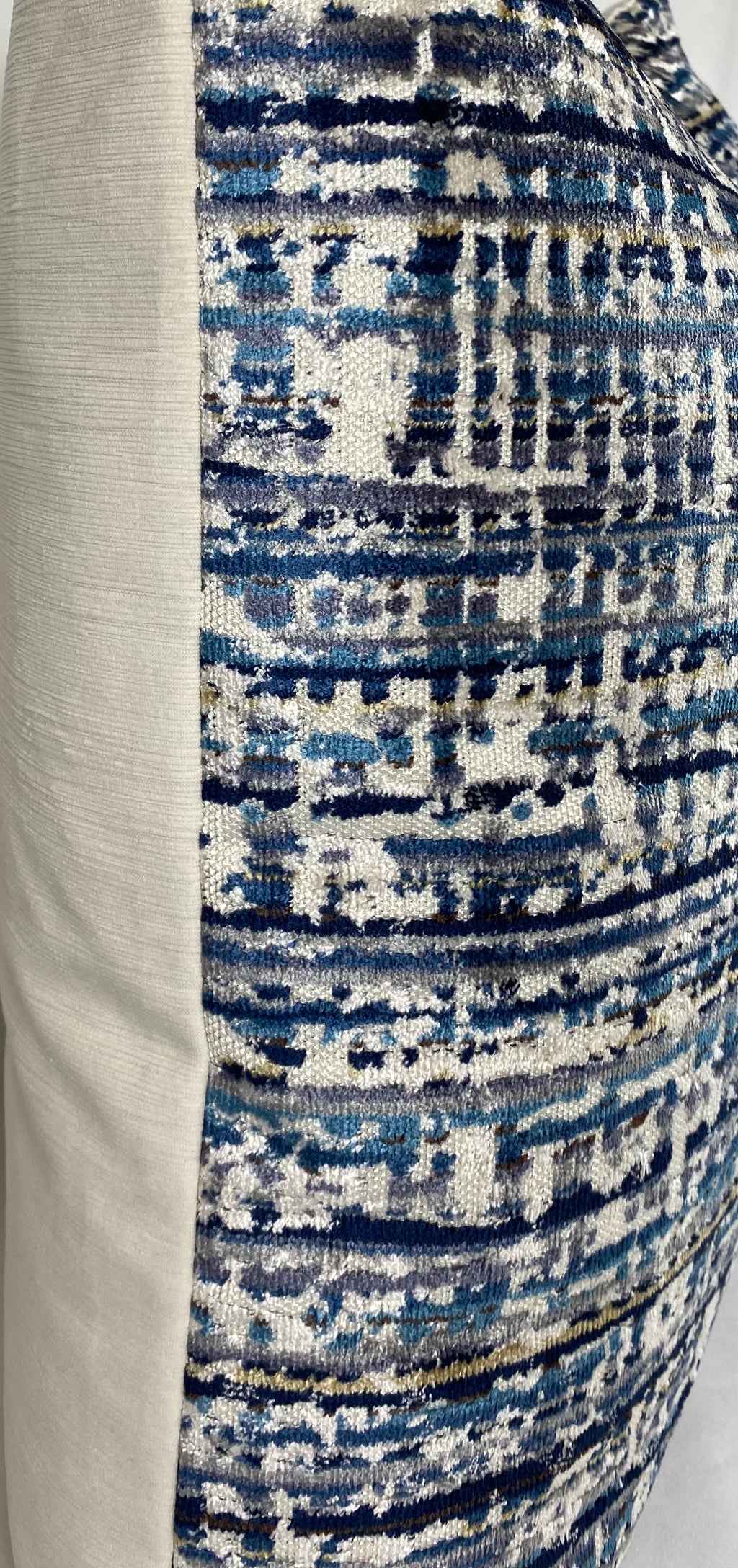 Luxury Pillow – 24" × 24" – Dynamix Ocean