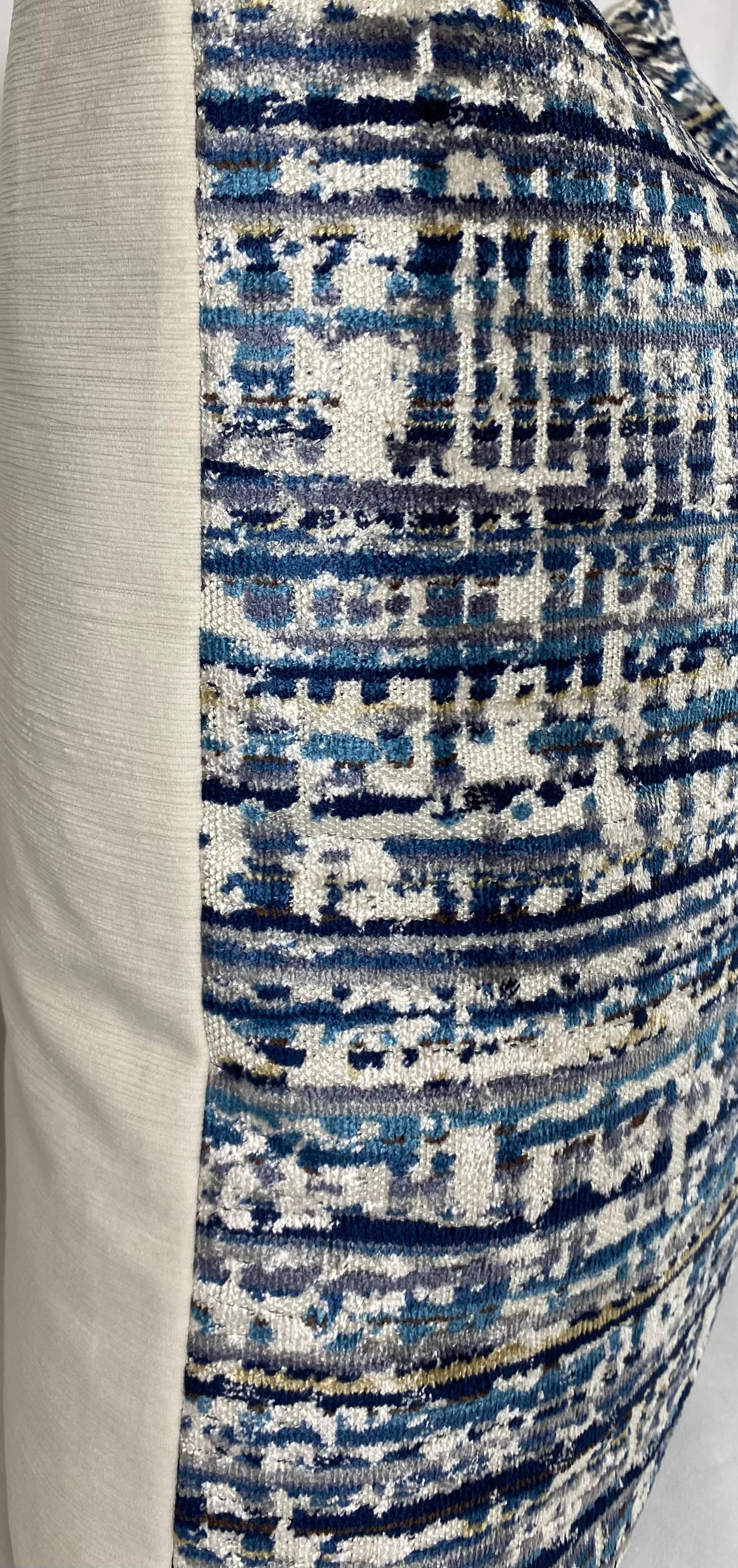 Luxury Pillow – 24" × 24" – Dynamix Ocean