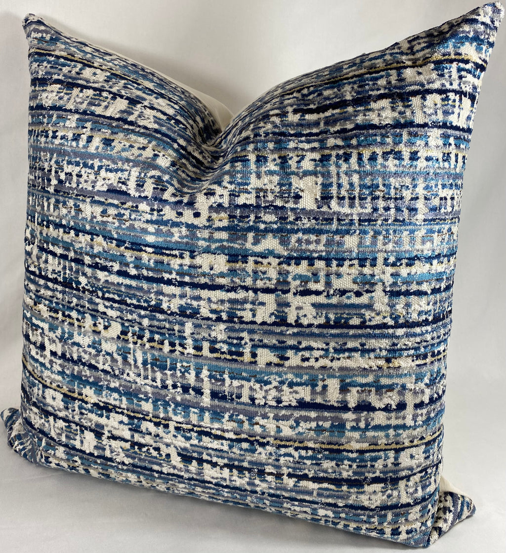 Luxury Pillow – 24" × 24" – Dynamix Ocean
