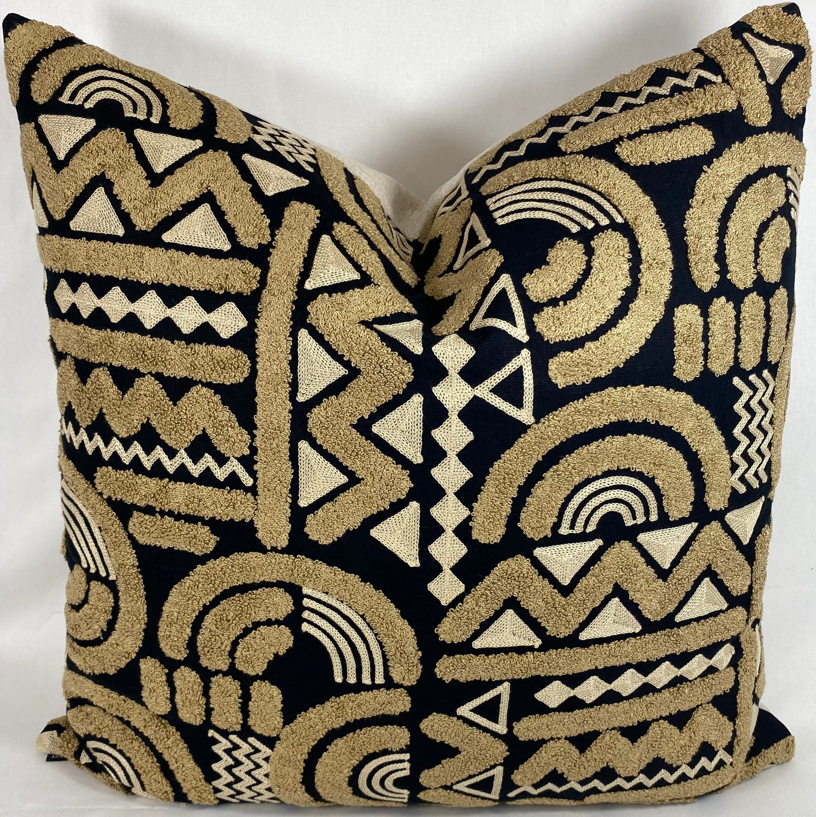 Luxury Pillow – 24" × 24" – Houdini