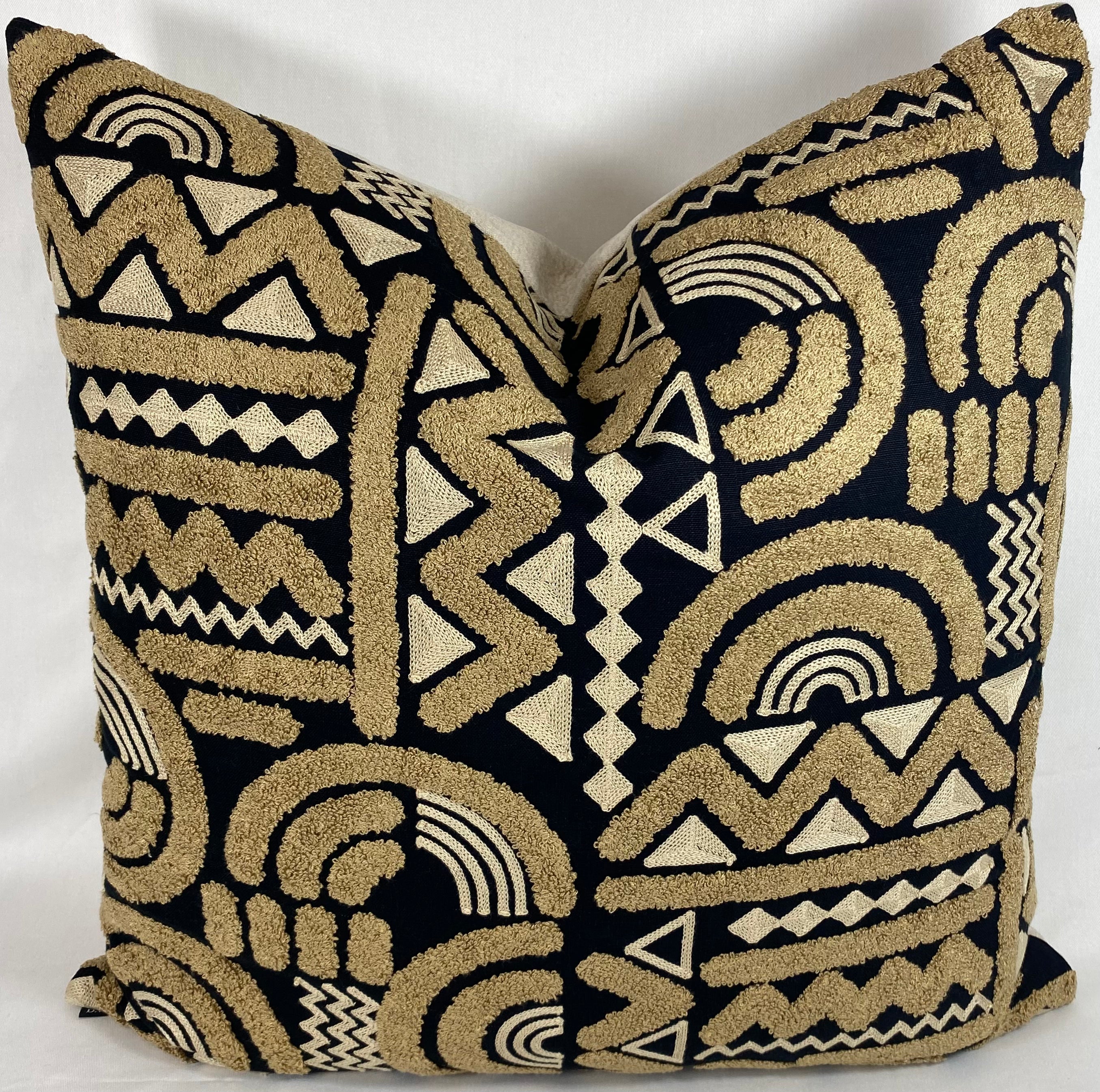 Luxury Pillow – 24" × 24" – Houdini