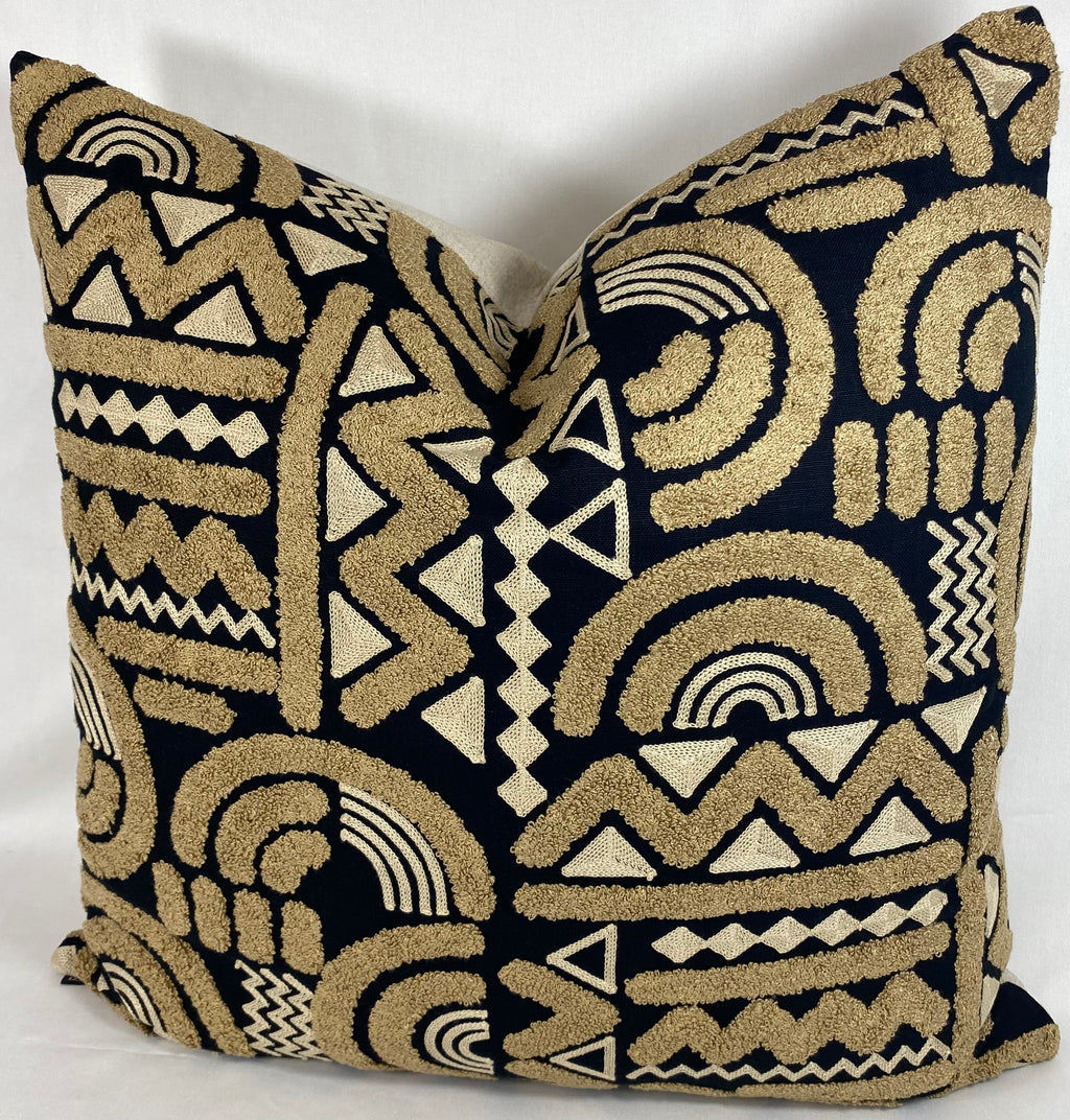 Luxury Pillow – 24" × 24" – Houdini