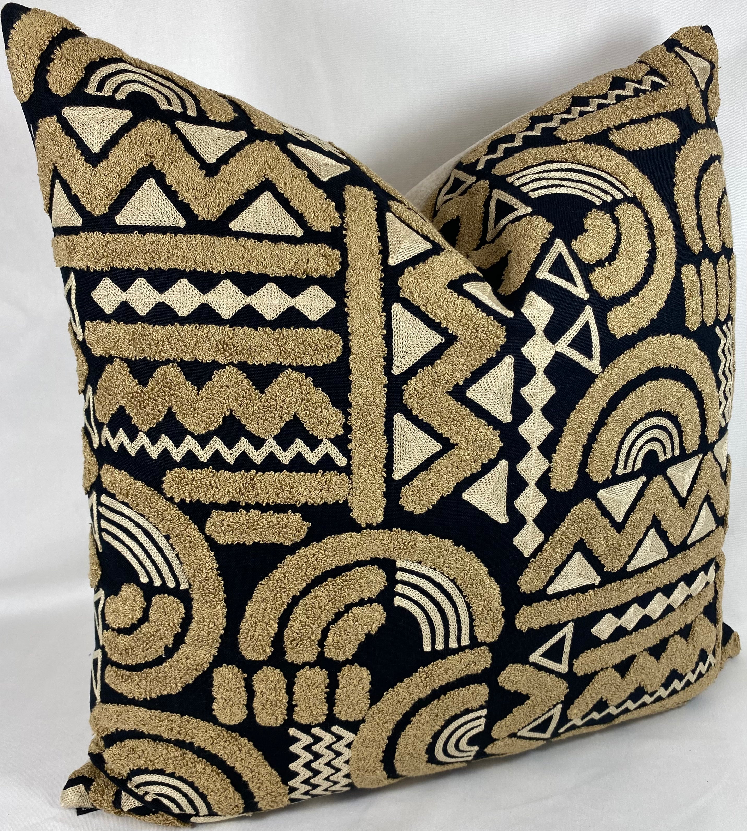 Luxury Pillow – 24" × 24" – Houdini