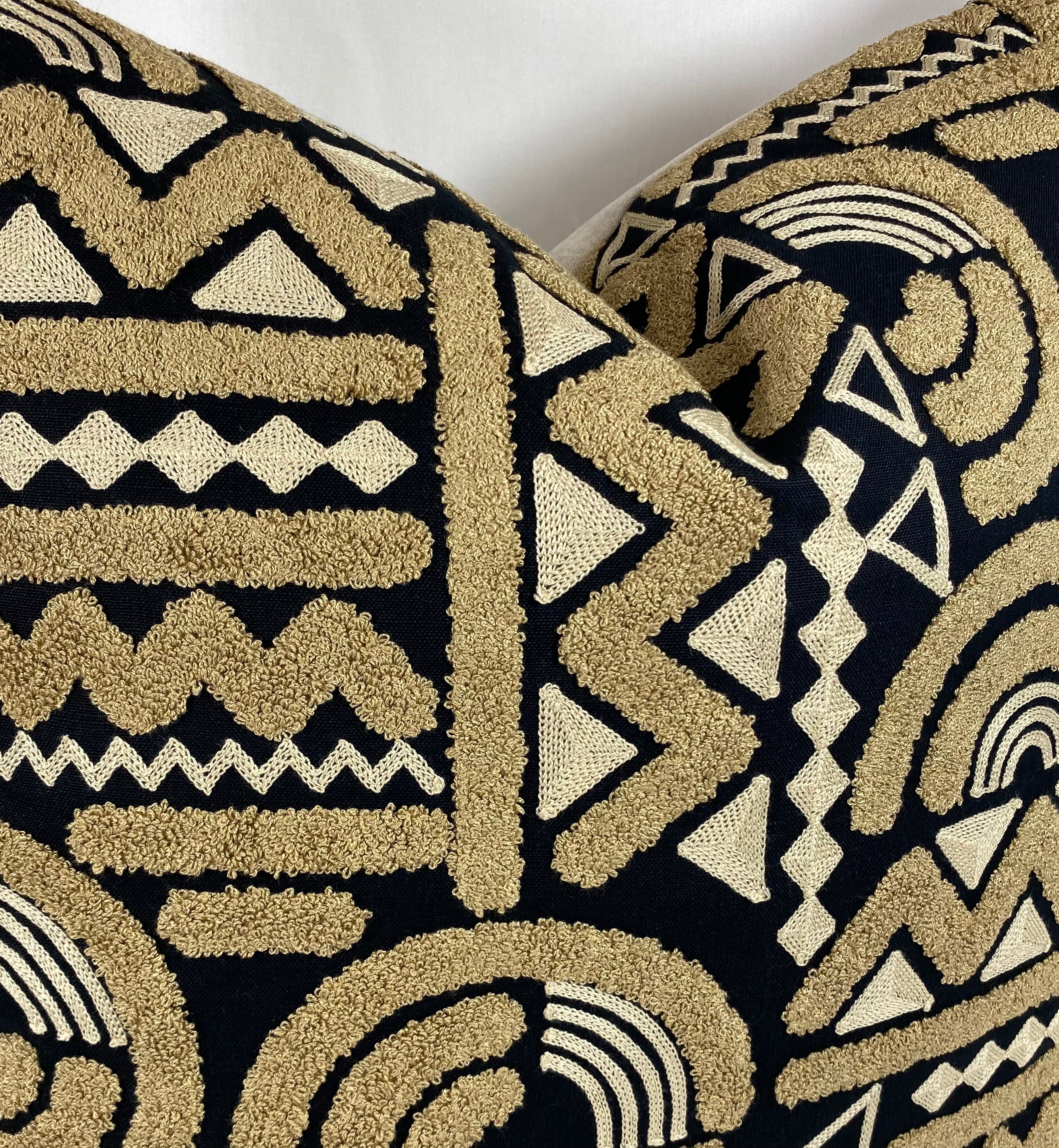 Luxury Pillow – 24" × 24" – Houdini