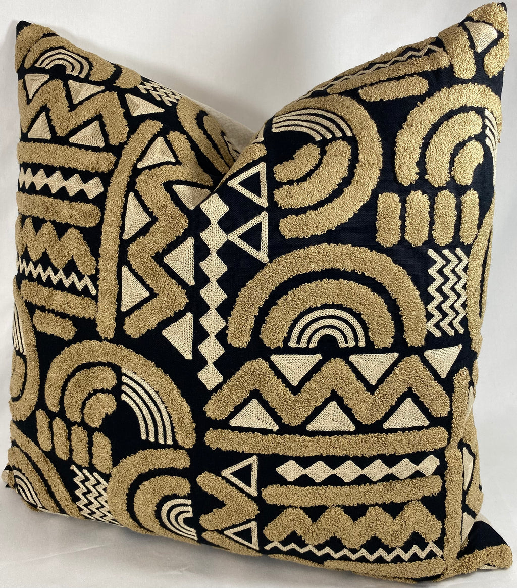 Luxury Pillow – 24" × 24" – Houdini