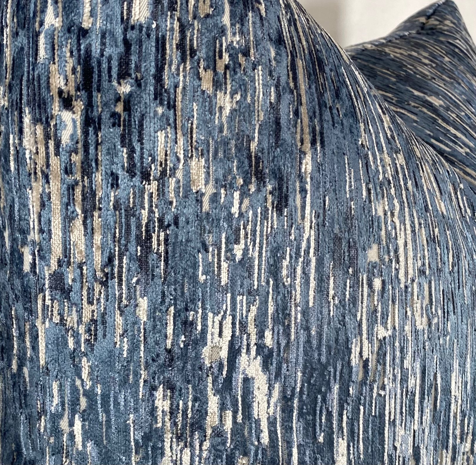 Luxury Pillow – 24" × 24" – Yanbu Pacific