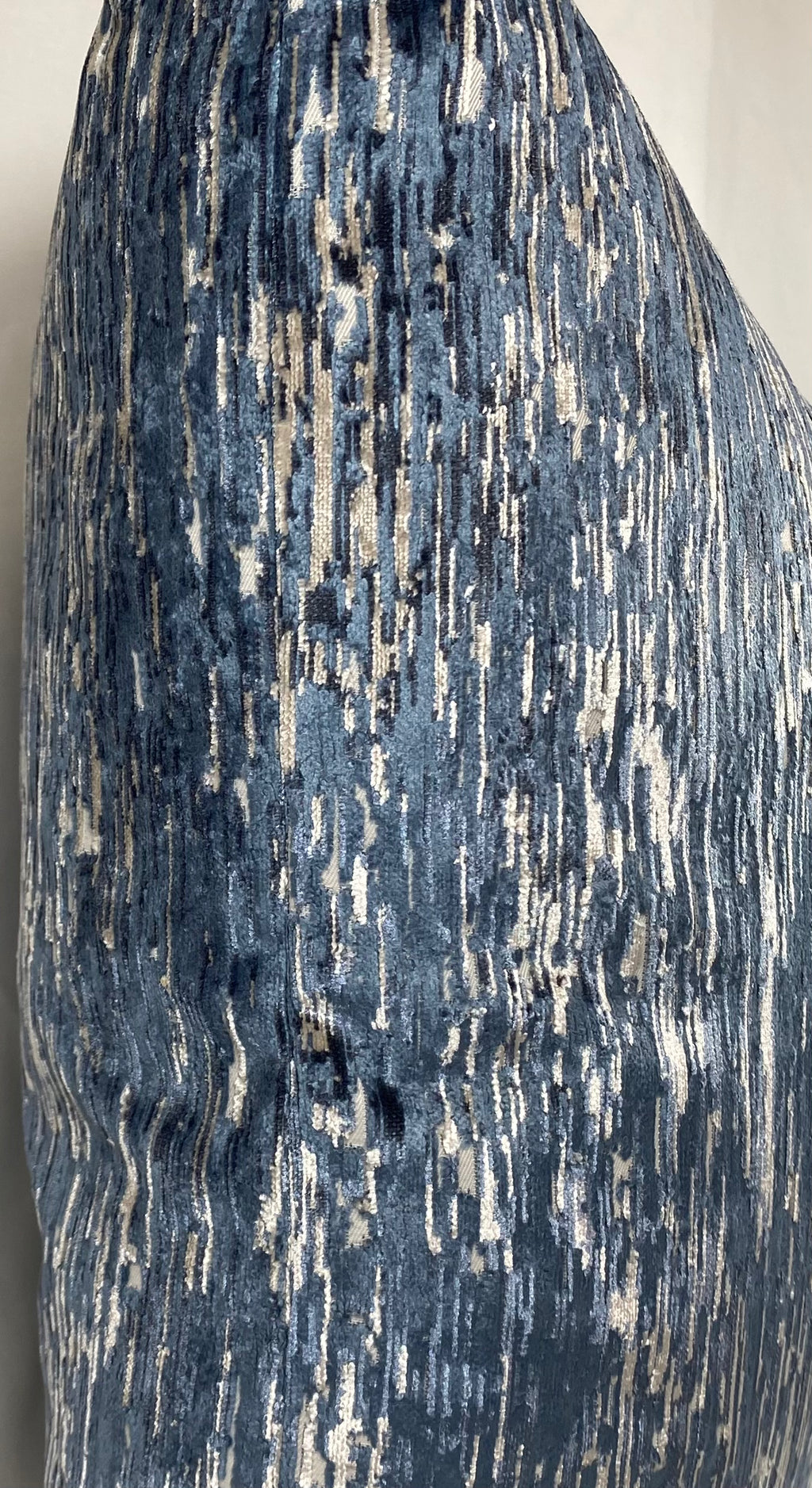 Luxury Pillow – 24" × 24" – Yanbu Pacific